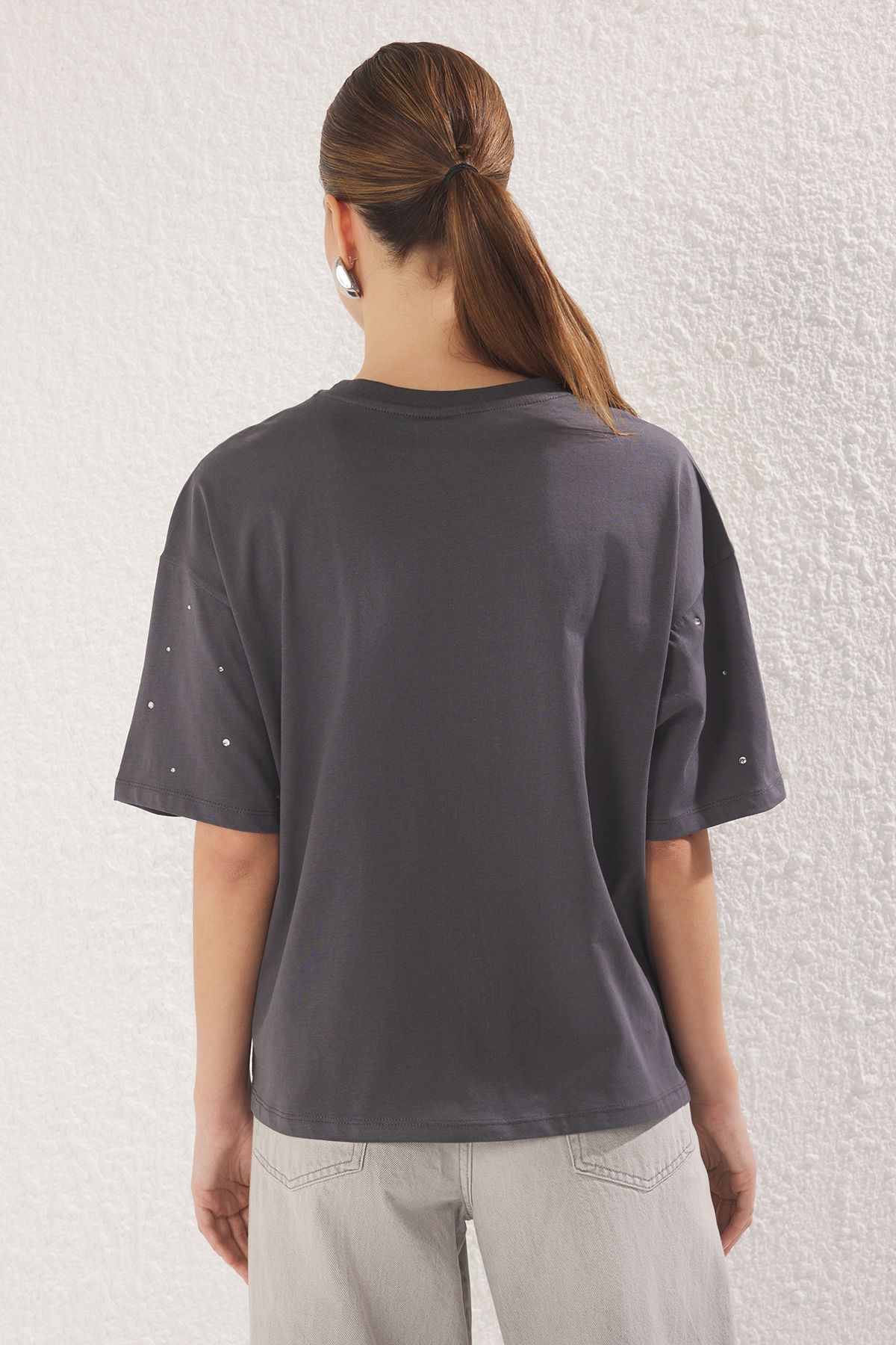 Trendyol Collection-Anthracite 100% Cotton Stone Detailed Relaxed/Wide Relaxed Fit Crew Neck Knitted T-Shirt Twoss23Ts00153 5