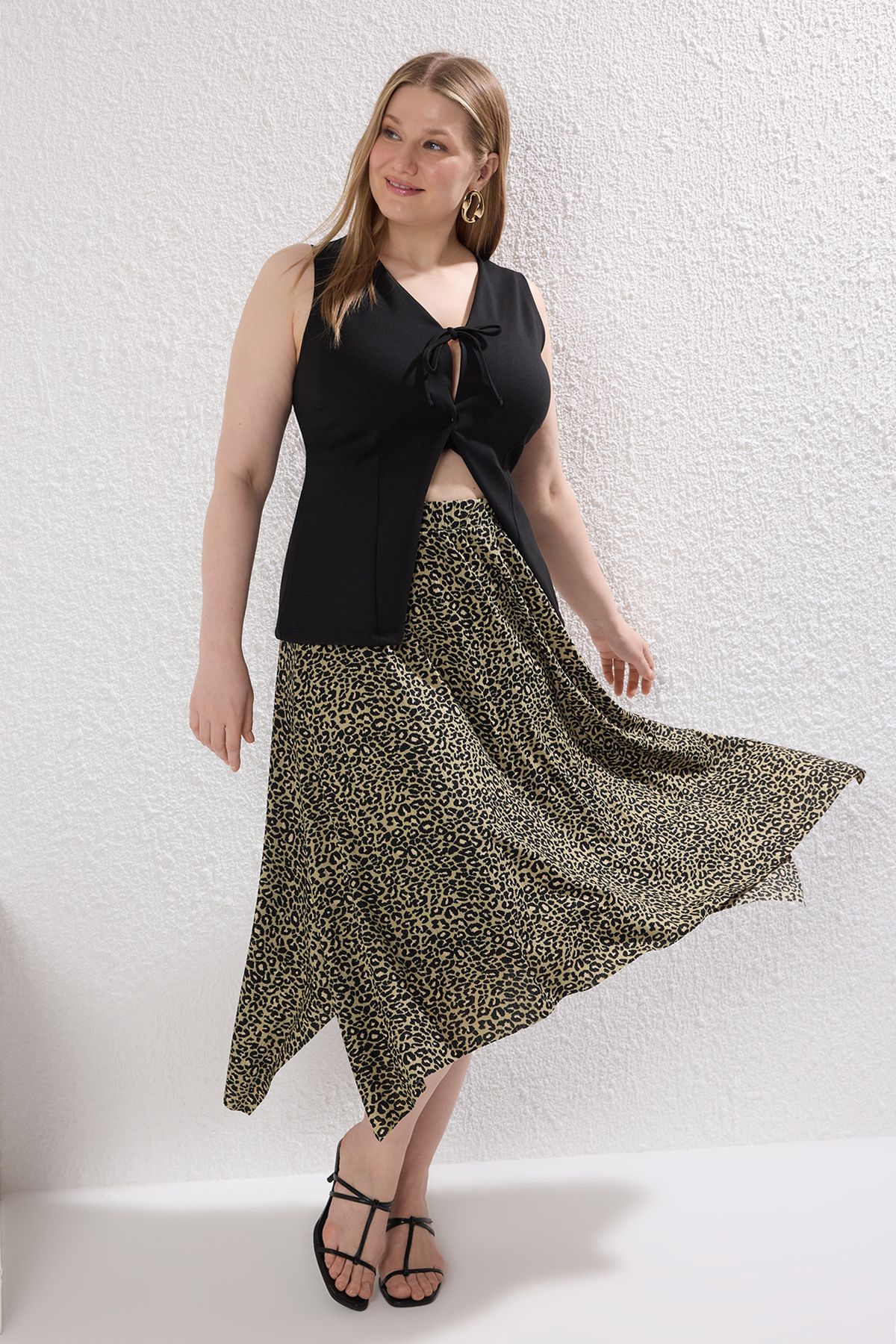Trendyol Curve-Plus Size Asymmetrical Khaki Leopard Print Knitted Skirt - Tbbss22Et0253 2
