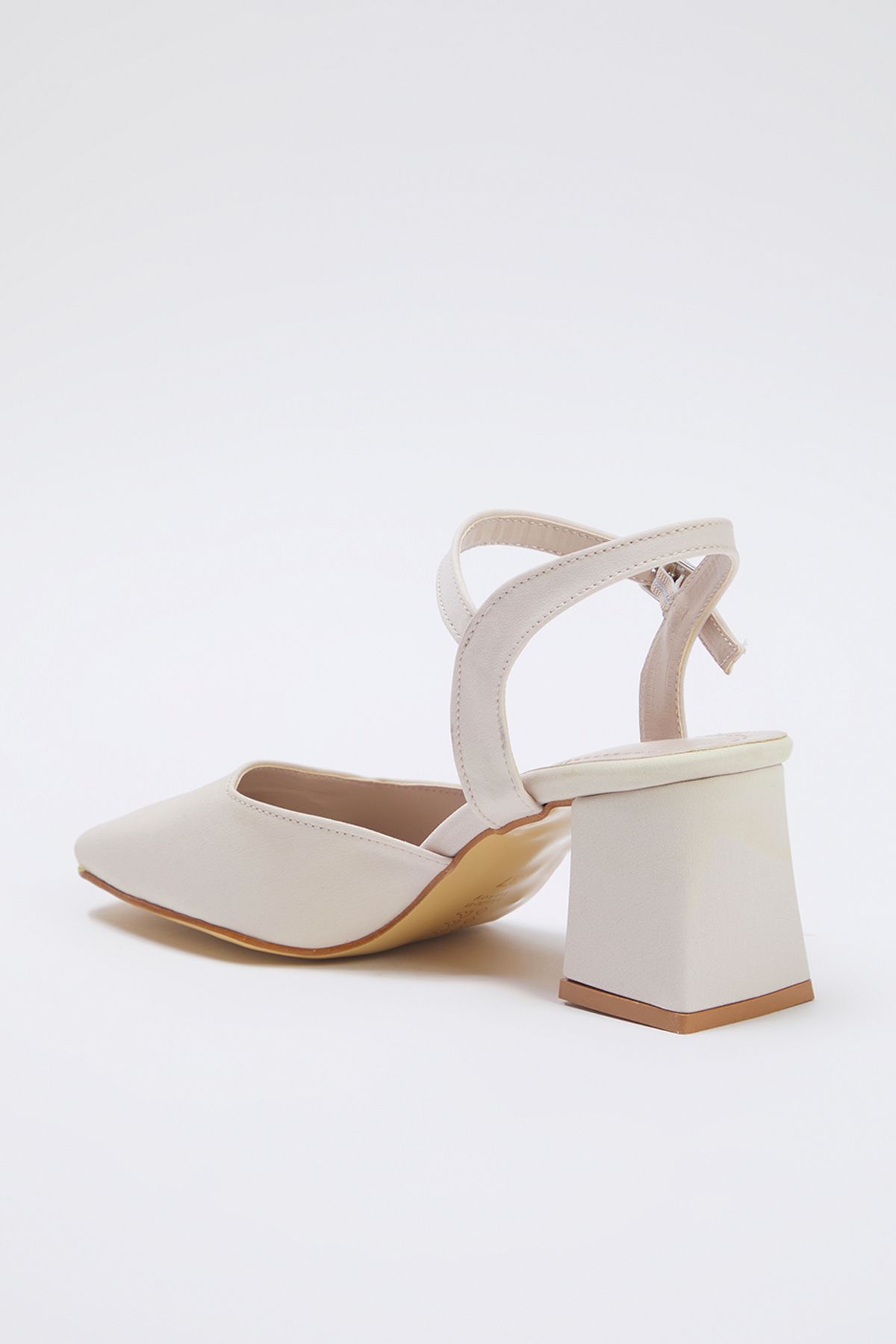 TRENDYOL SHOES-Beigefarbene Damenschuhe mit Knöchelriemen und quadratischer Zehenpartie und Blockabsatz TAKSS25TO00052 6