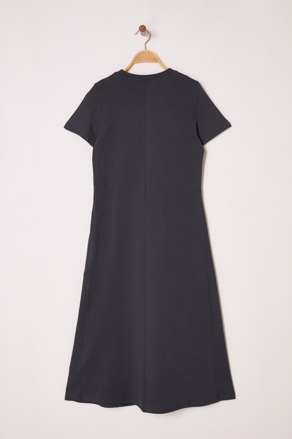 Trendyolmilla  Antrasit Düz T-shirt Elbise Cep Midi Örme Elbise TWOSS24EL00169 - Görsel 6