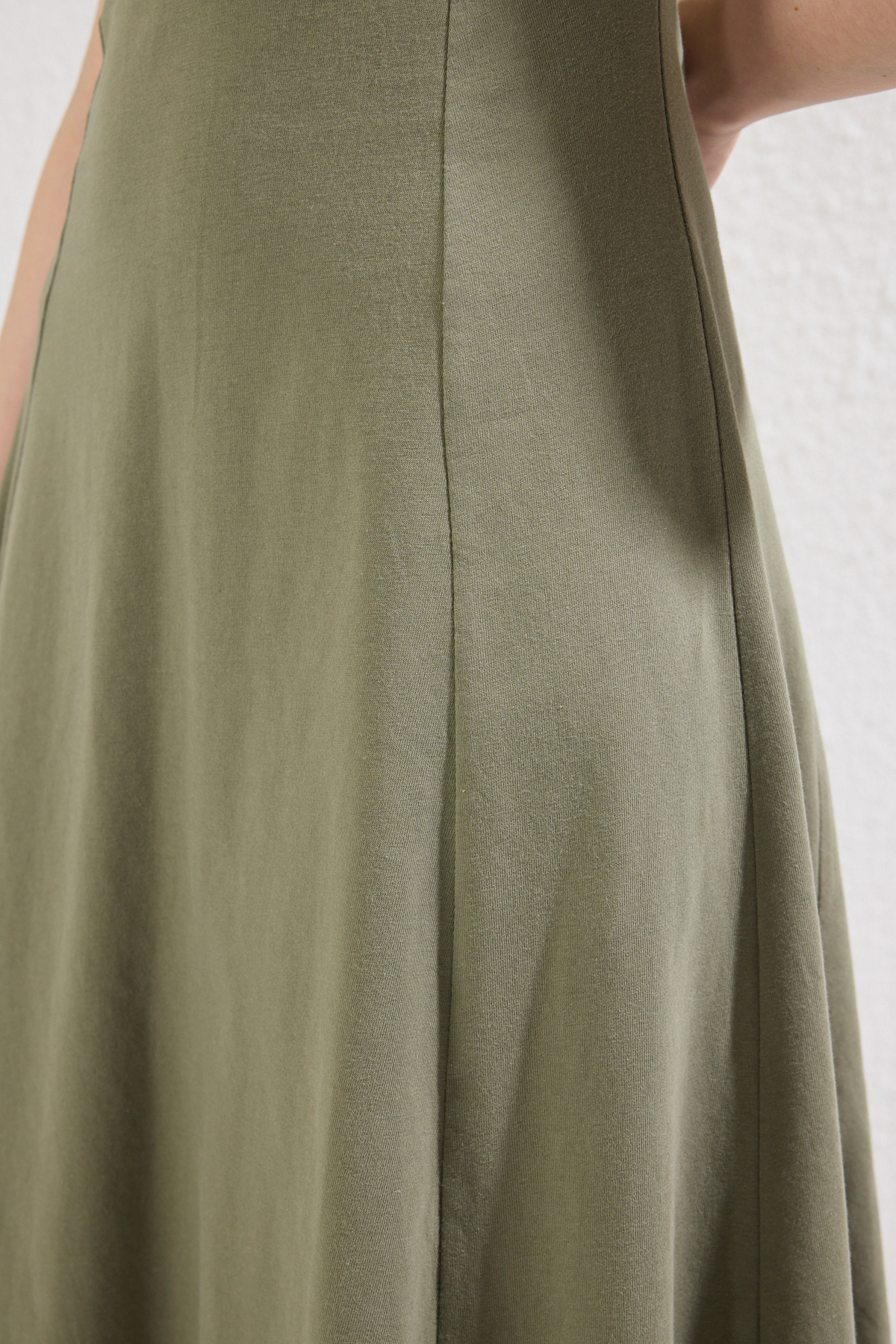 Trendyolmilla  Haki %100 Pamuk Skater/Belden Açılan Bisiklet Yaka Kolsuz Midi Örme Elbise TWOSS24EL00193 - Görsel 3