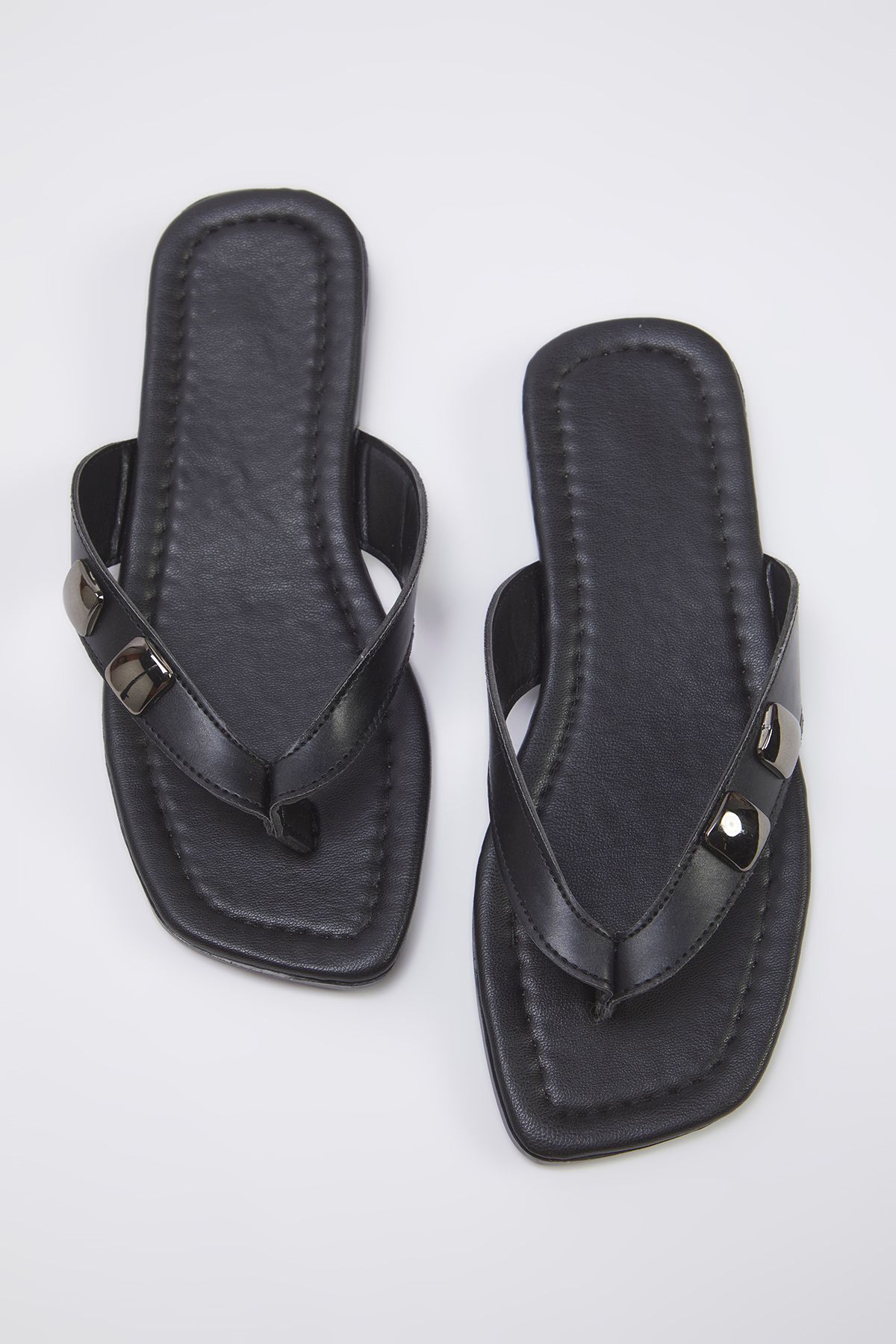 TRENDYOL SHOES Czarne Klapki Szczegółowo Klapki Damskie Płaskie Kapcie Takss25te00011 Kobieta - 40