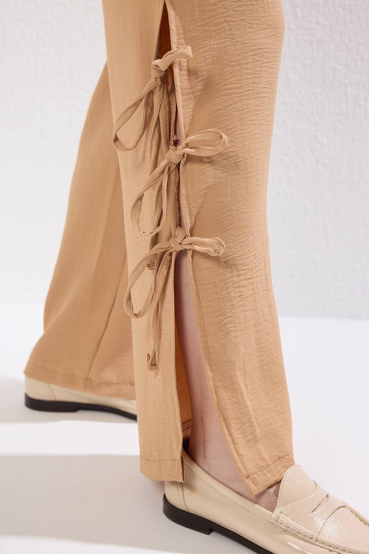 Trendyolmilla  Camel Aerobin Paça Yırtmaç Fiyonk Detaylı Geniş Paça Pantolon TWOSS25PL00089 Palazzo - Görsel 8