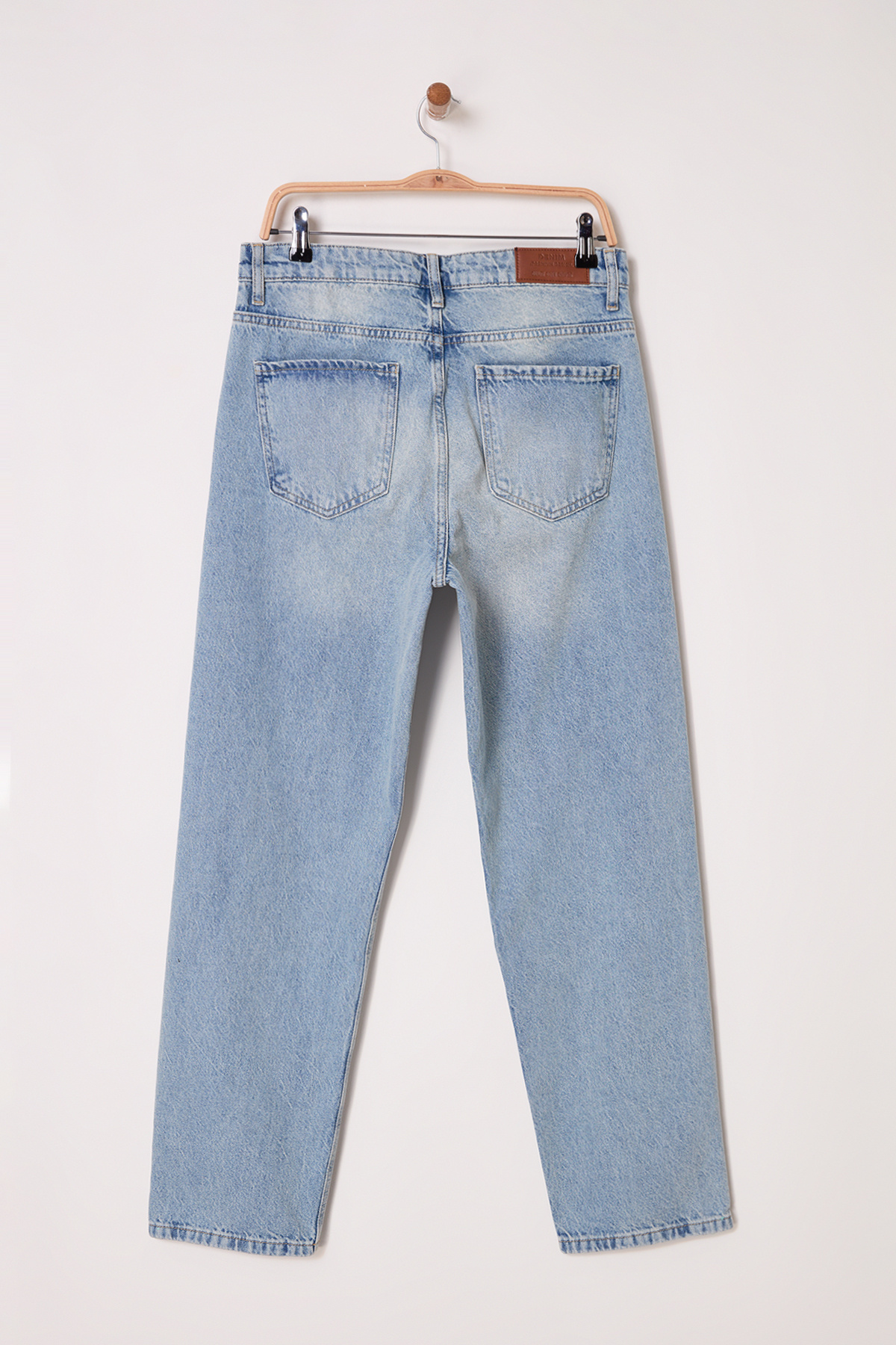 Trendyol Collection-Blaue Baggy-Fit-Jeans-Jeans mit Distressed-Effekt TMNSS25JE00007 7