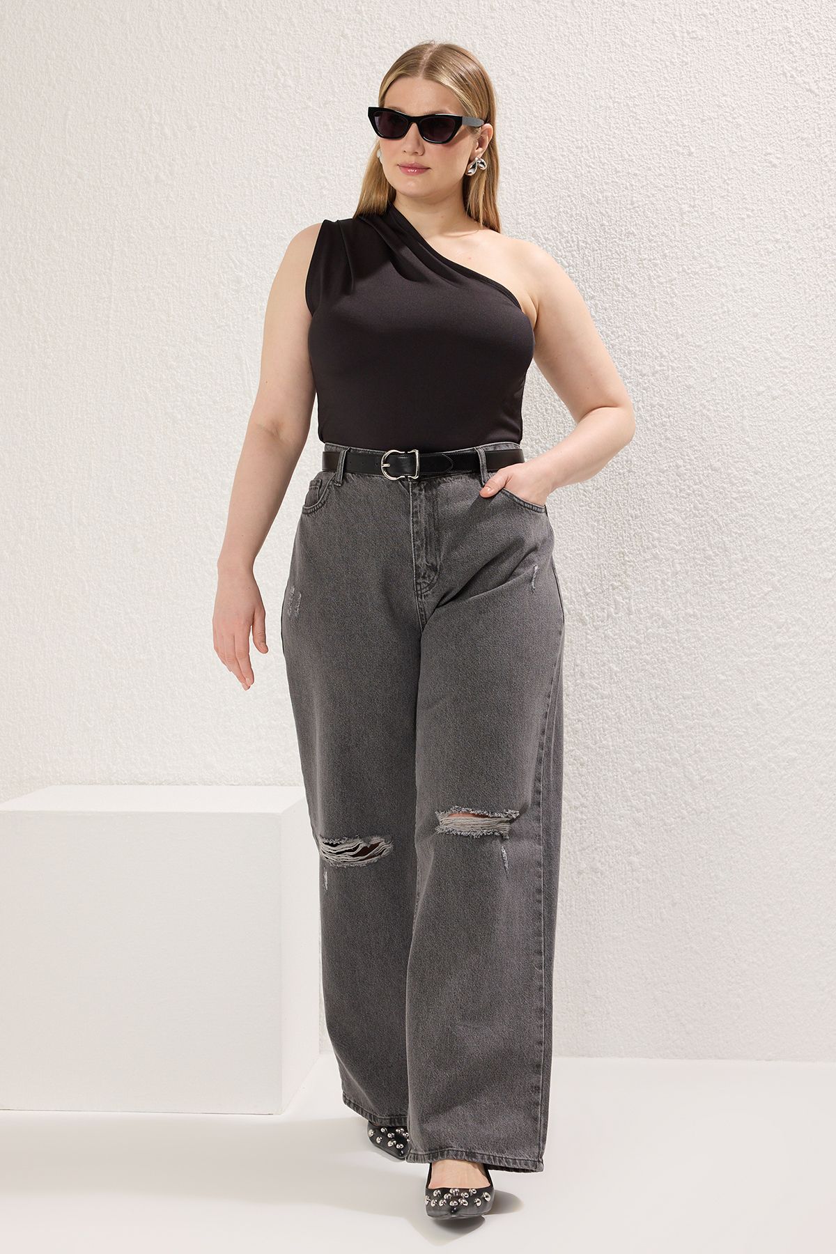 complete the look image