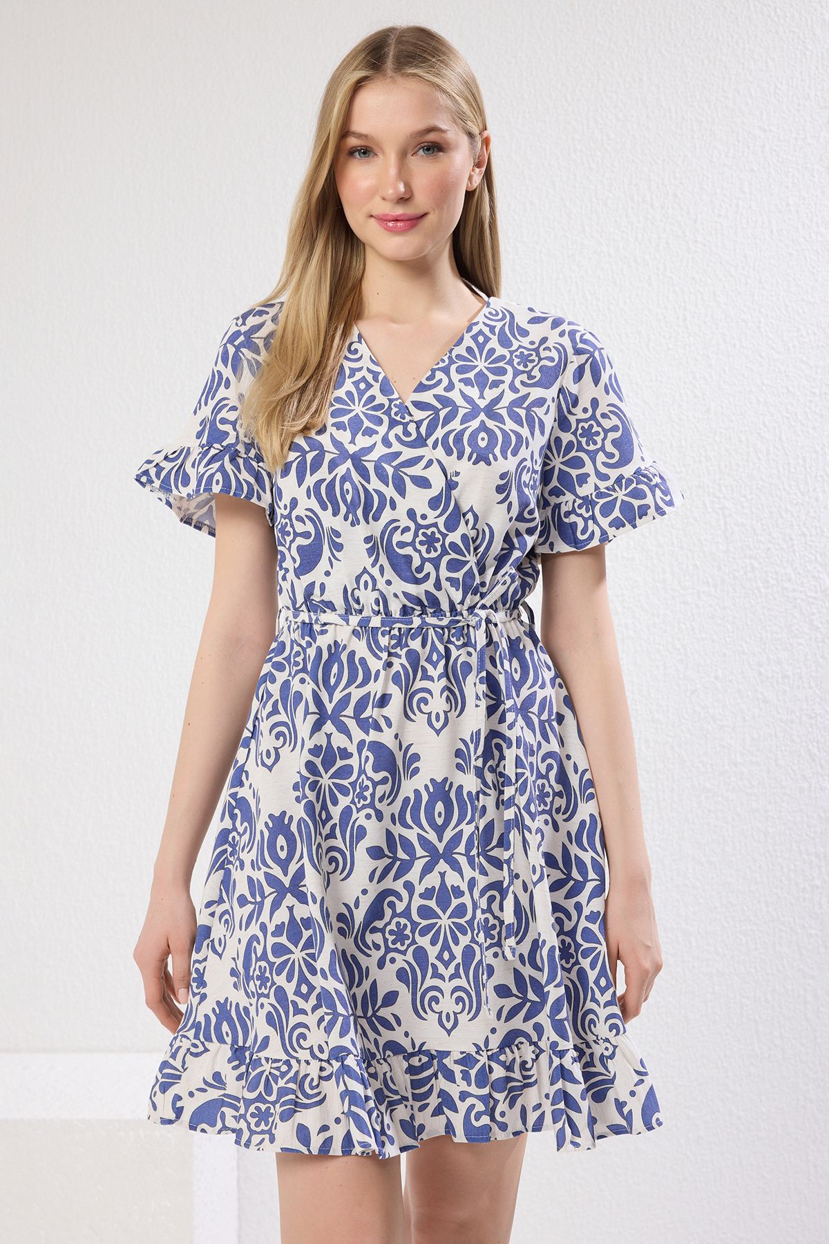 Trendyol Collection-Ecrufarbenes, gewebtes Minikleid mit Rock und Taillenöffnung im ethnischen Muster TWOSS24EL00760 2