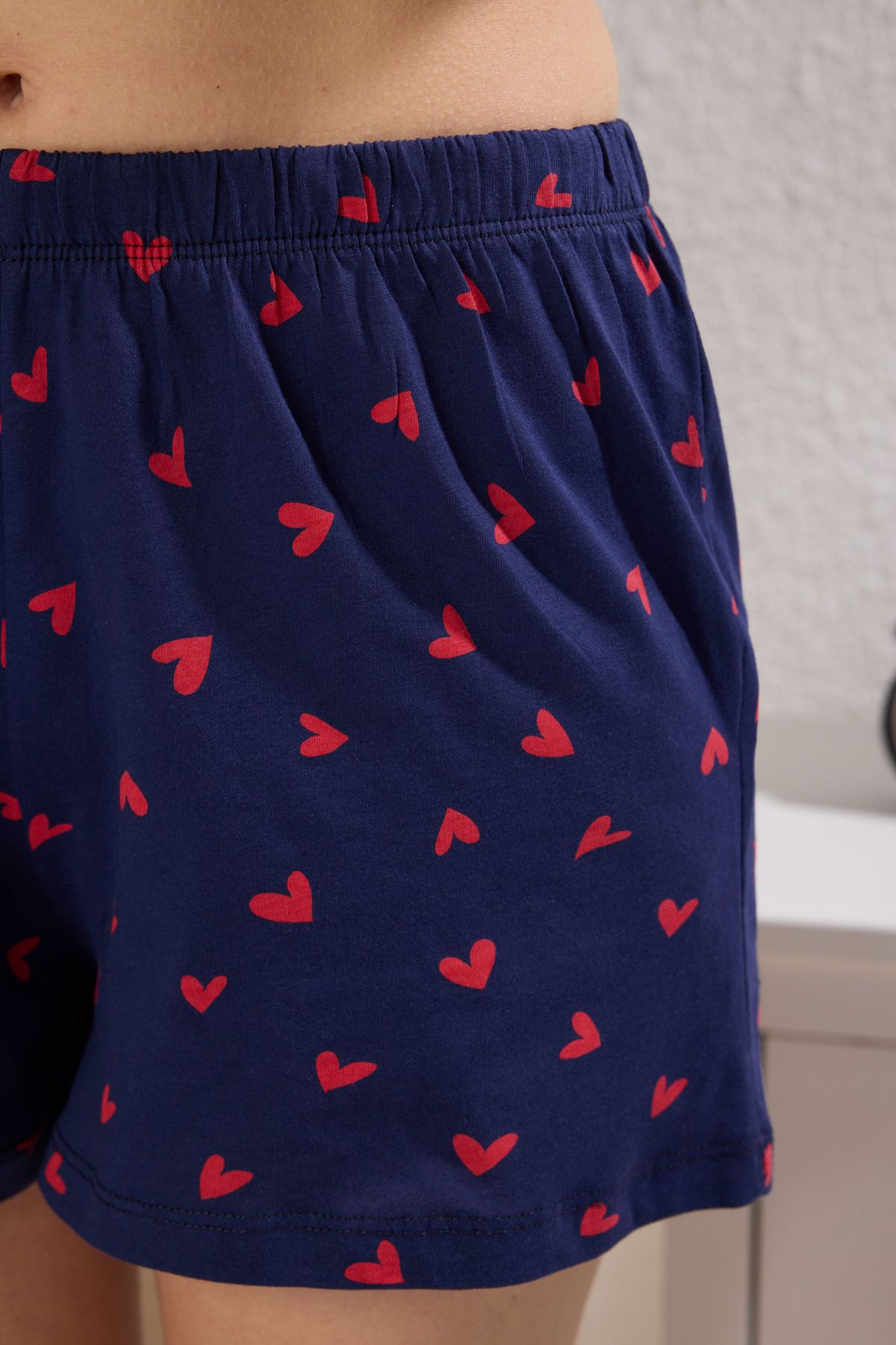 Trendyol Collection-Sada pyžama s jednoduchým žerzejem Heart Lace – 100% bavlna, šortky, tmavě modrá Thmss24Pt00106 3