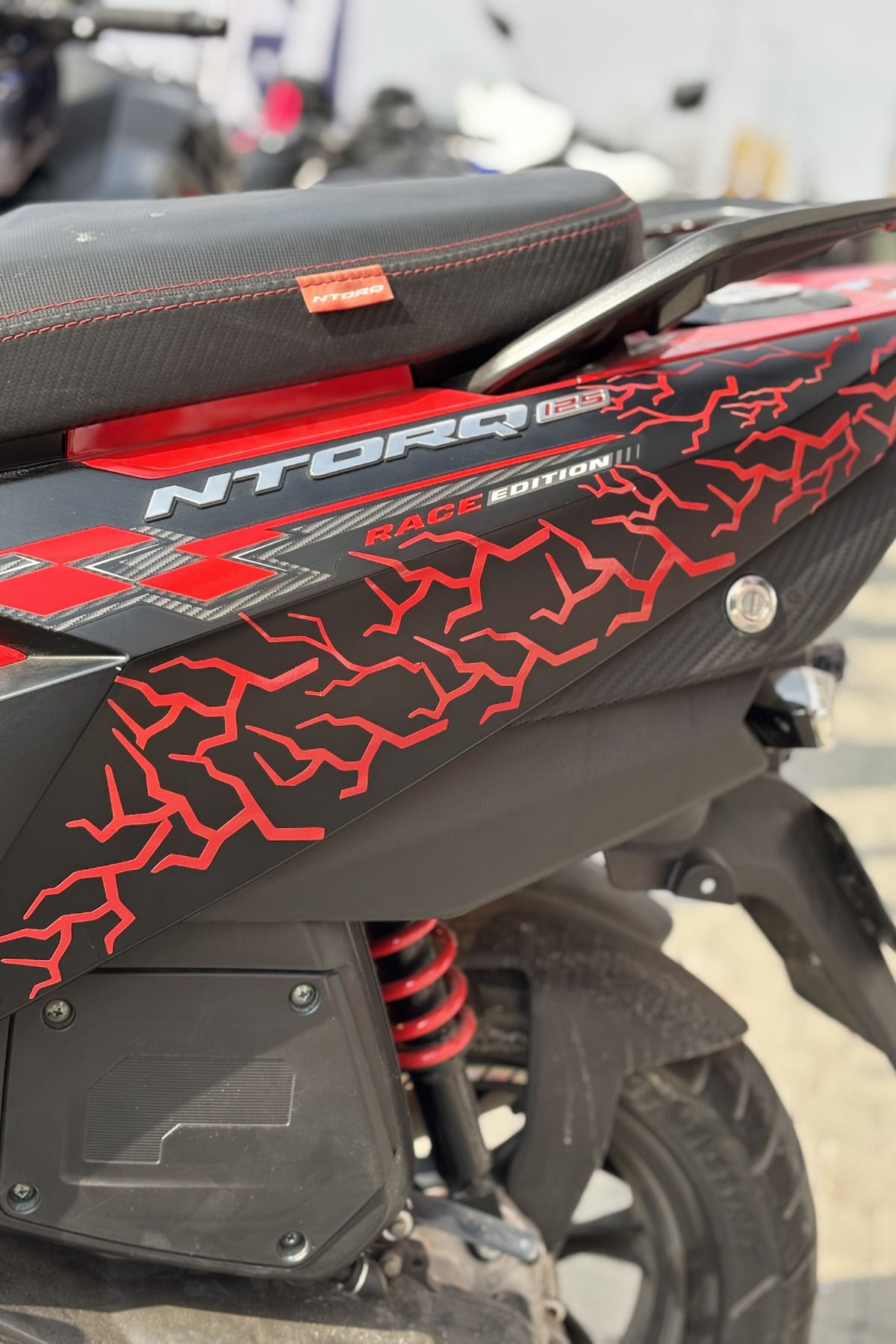 Banxtre-Red Color Segmented Lightning Set for Engine and Helmet (16 Pcs) 3