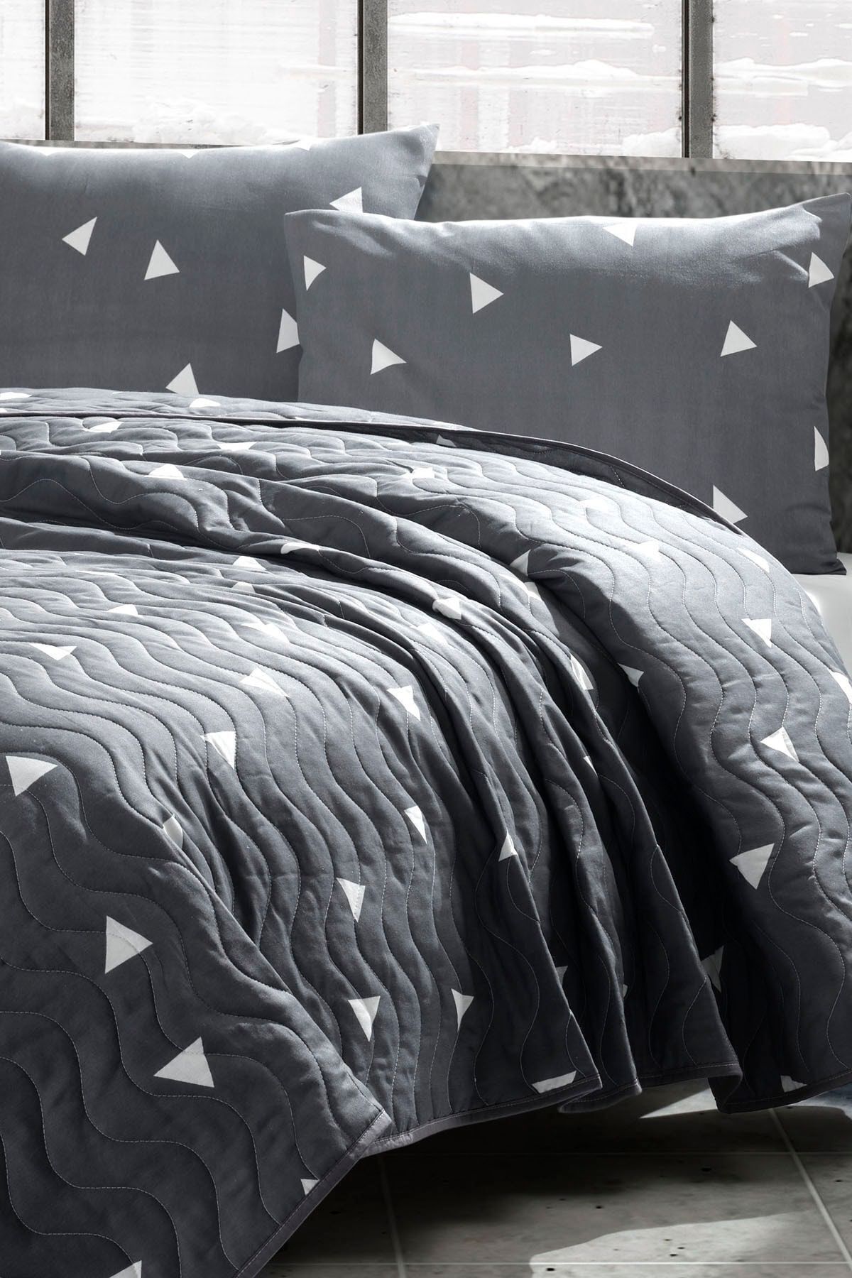 Eponj Home-Double Gray Quilted Bedspread Set 1