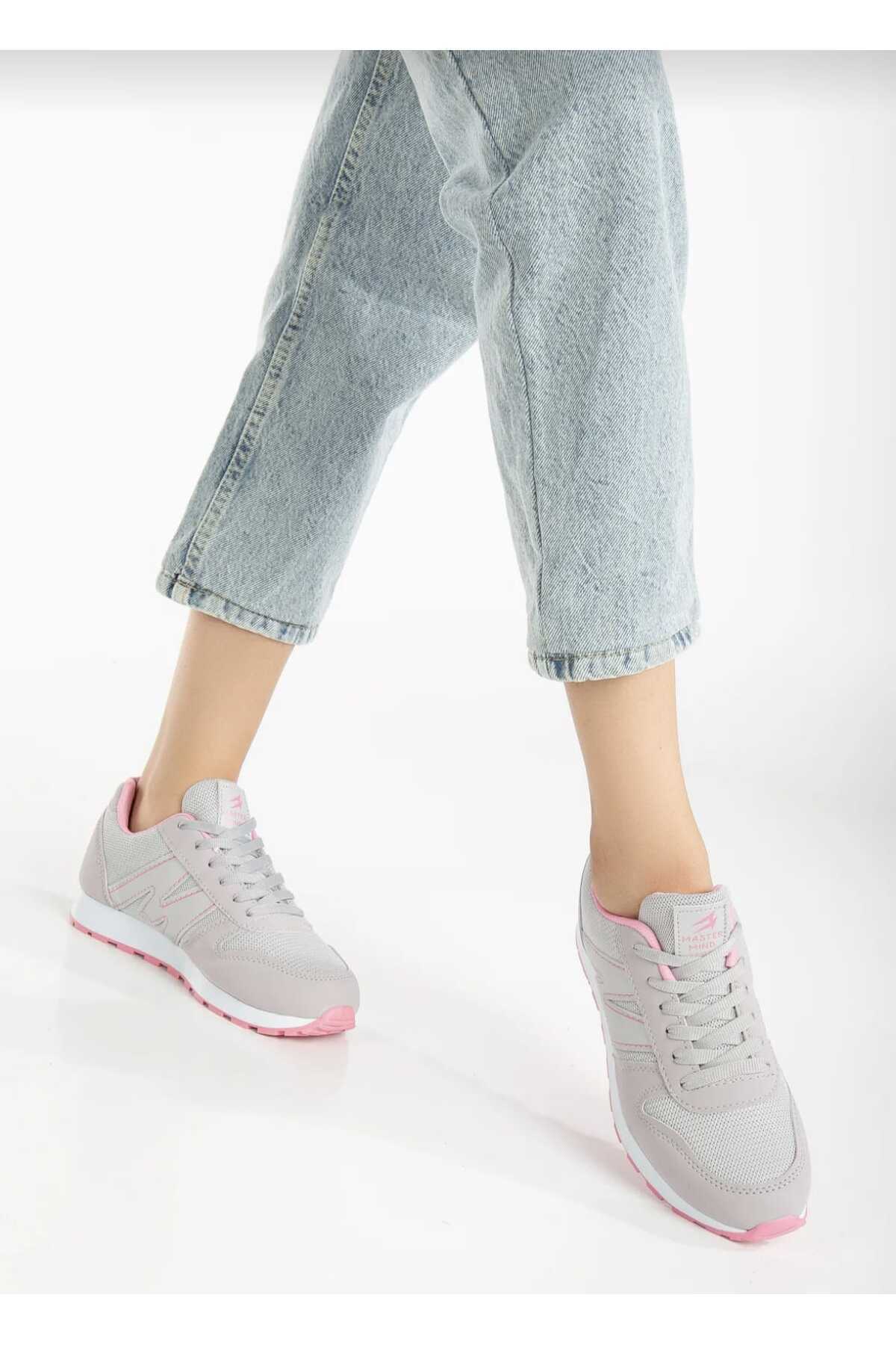 حذاء رياضي للمشي للأطفال مريح ونعل شبكي قابل للتنف...