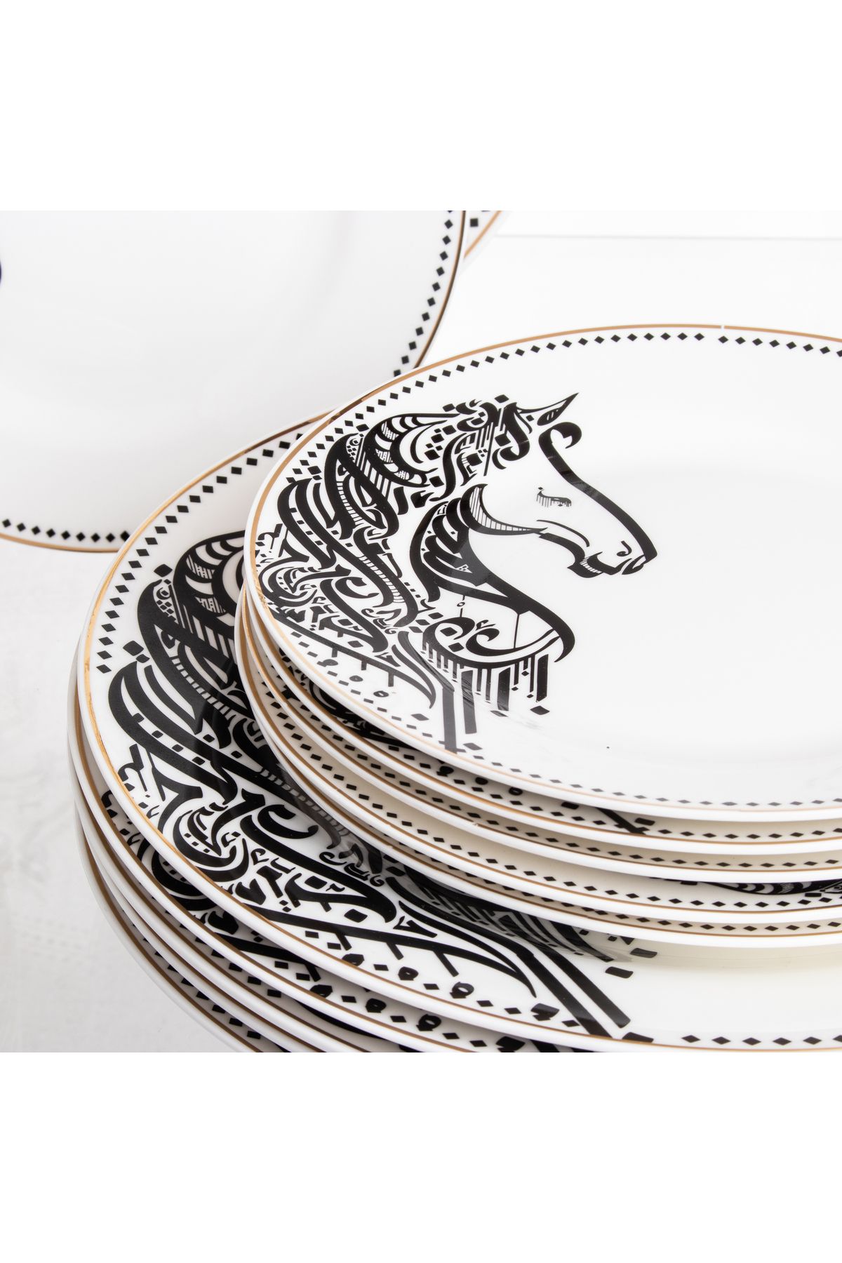 HIC-Porcelain Dinner Set With Black and Gold Design 29 piece 3