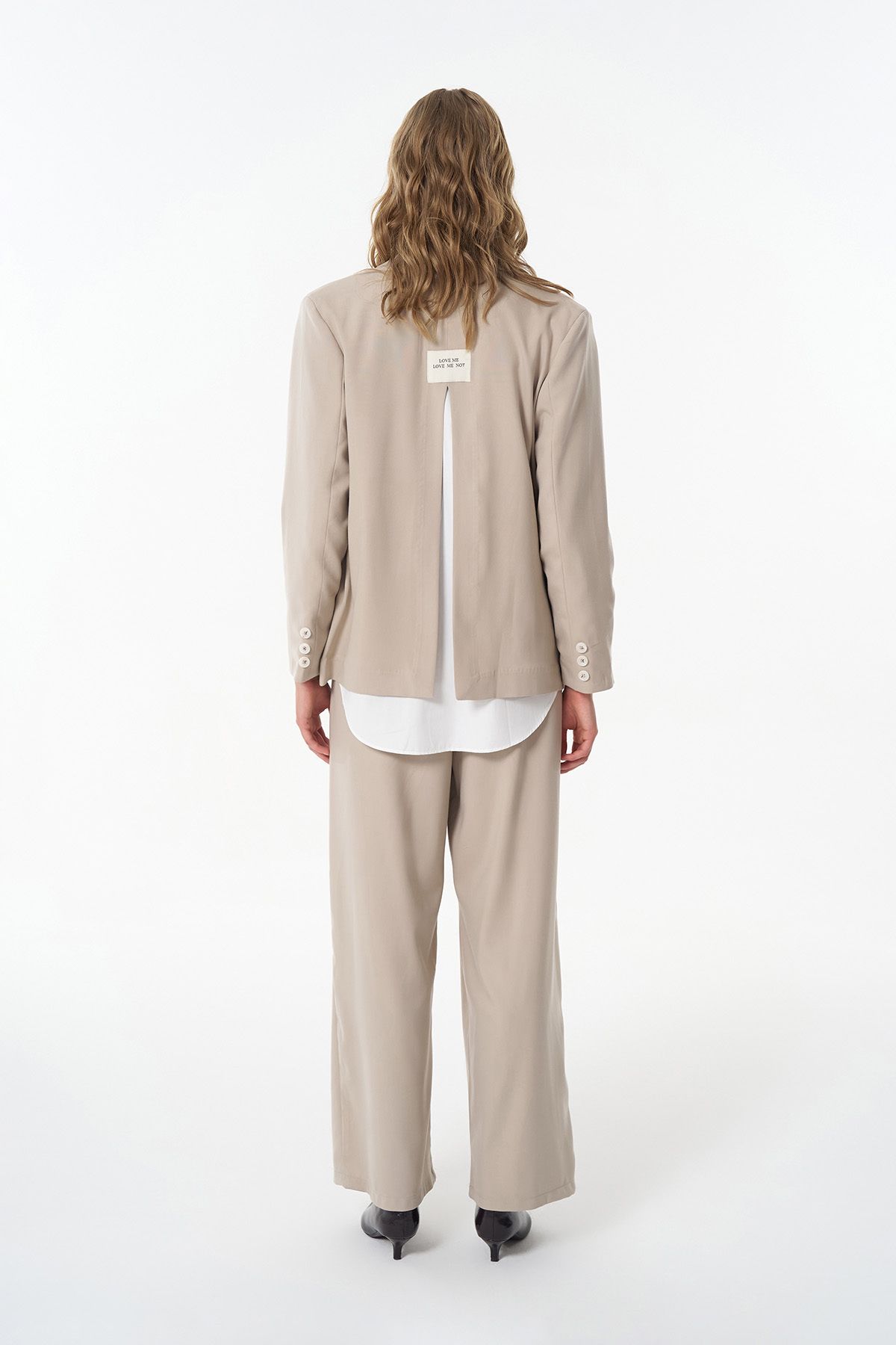 Quzu-Beige Blazer Jacket - Back and Window Slit 5