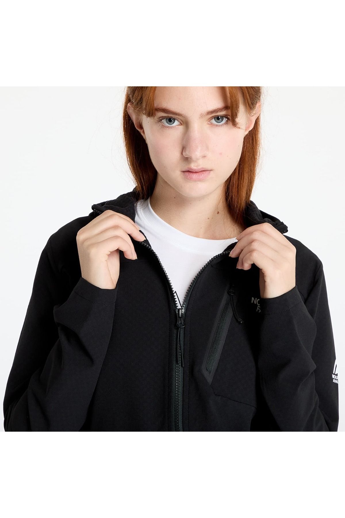 THE NORTH FACE-Mountain Athletics Softshell Damen-Kapuzenjacke in Schwarz 2
