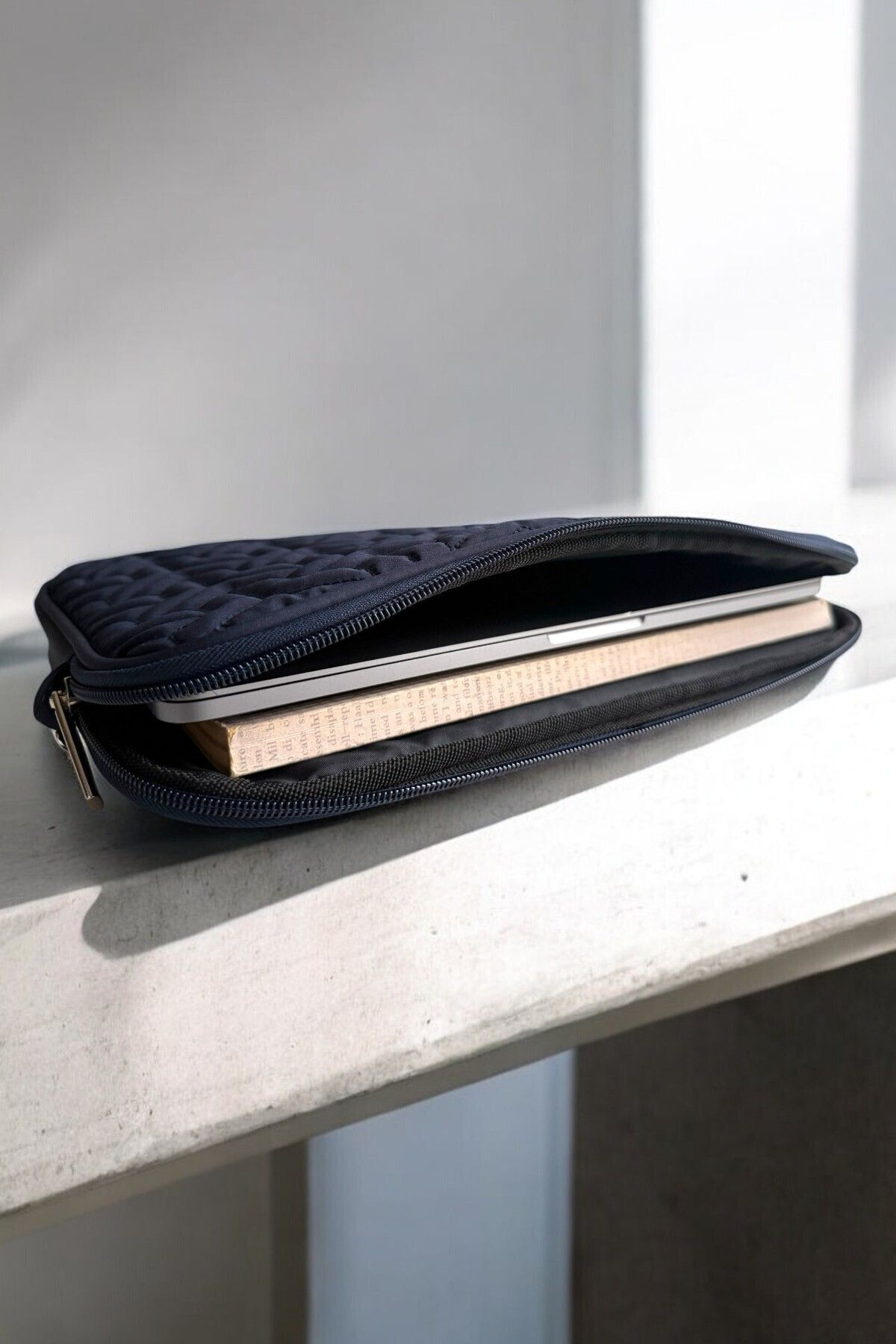 Aggu Bebe-MacBook Air Pro 15" and 16" Quilted Computer Case with Strap - Navy 5