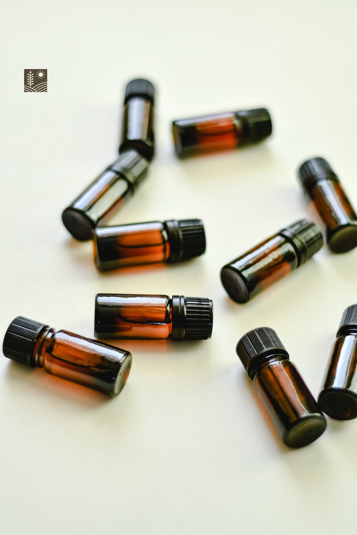 NATUROVA-Red Tangerine 10 ml and Hybrid Lavender 10 ml - Refreshing Essential and Essential Oil Cleaning Kit 8