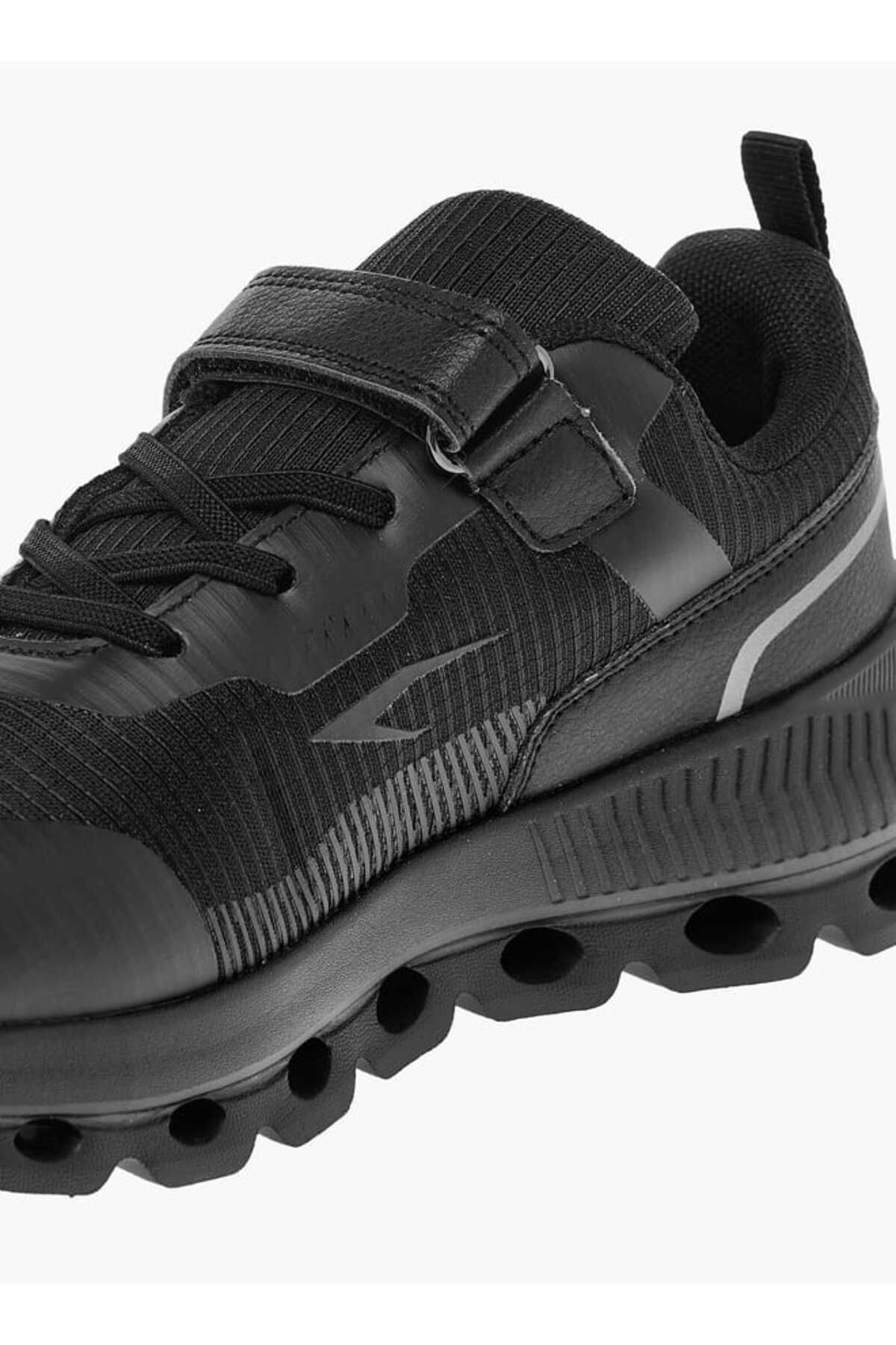 Dash-Panelled Sports Shoes with Hook and Loop Closure 3