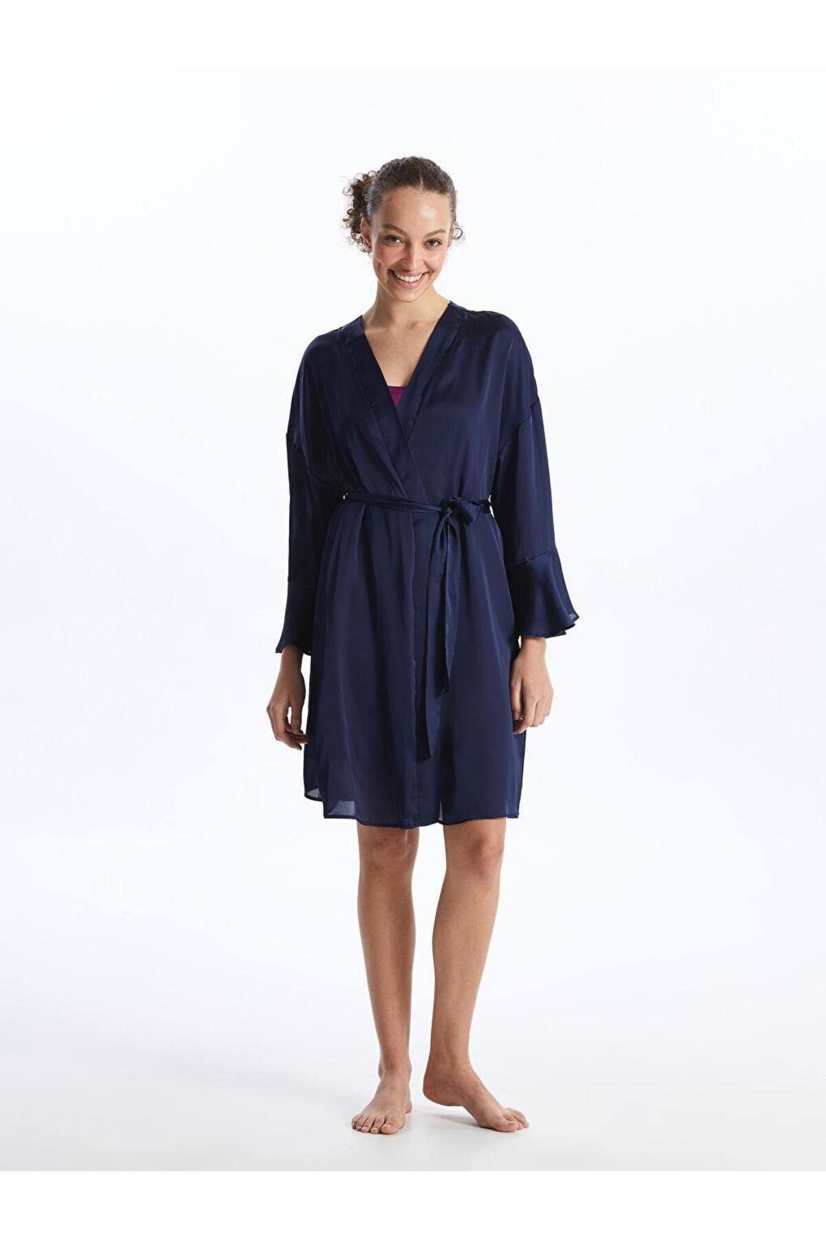 LC Waikiki-Damen-Morgenmantel aus schlichtem Satin mit Schalkragen (S4) 3