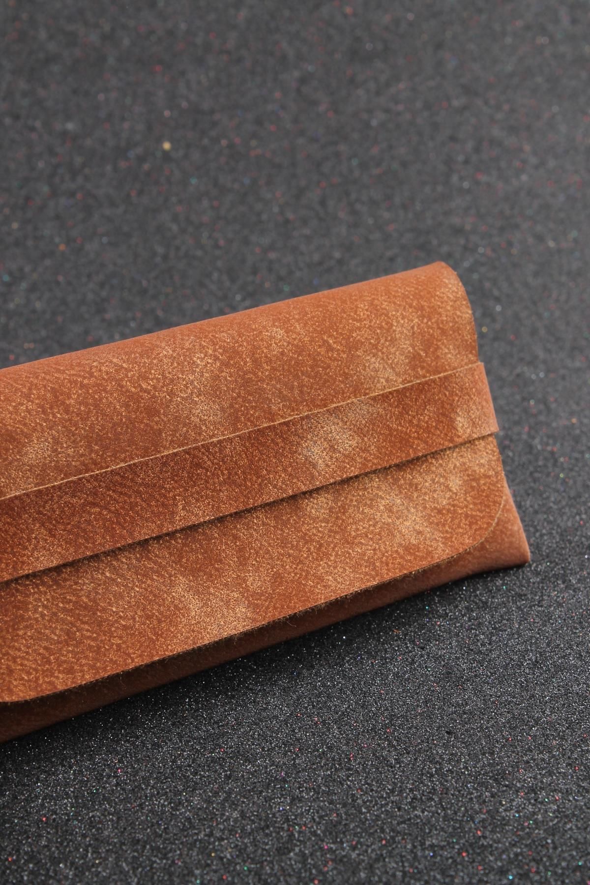 By Marine-Tan Faux Leather Covered Glasses Case - 24Gklfsnr01 2