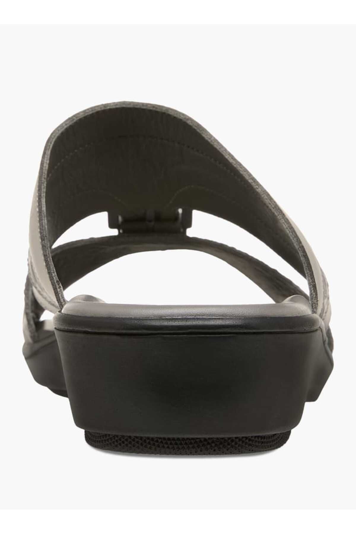 LBL by Shoexpress-LBL by Shoexpress Textured Slip-On Arabic Sandals with Buckle Detail 4
