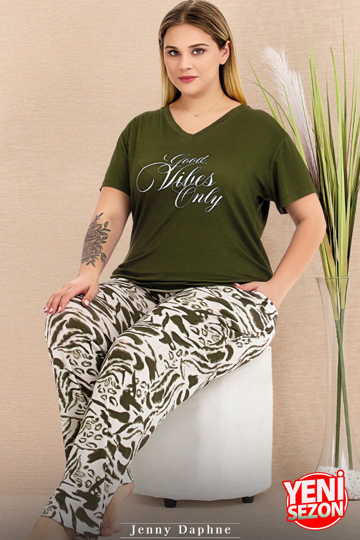 Jenny Daphne-Lady Plus Size Print V Neck Sleepwear Short Sleeve Pajamas Set 10999 3