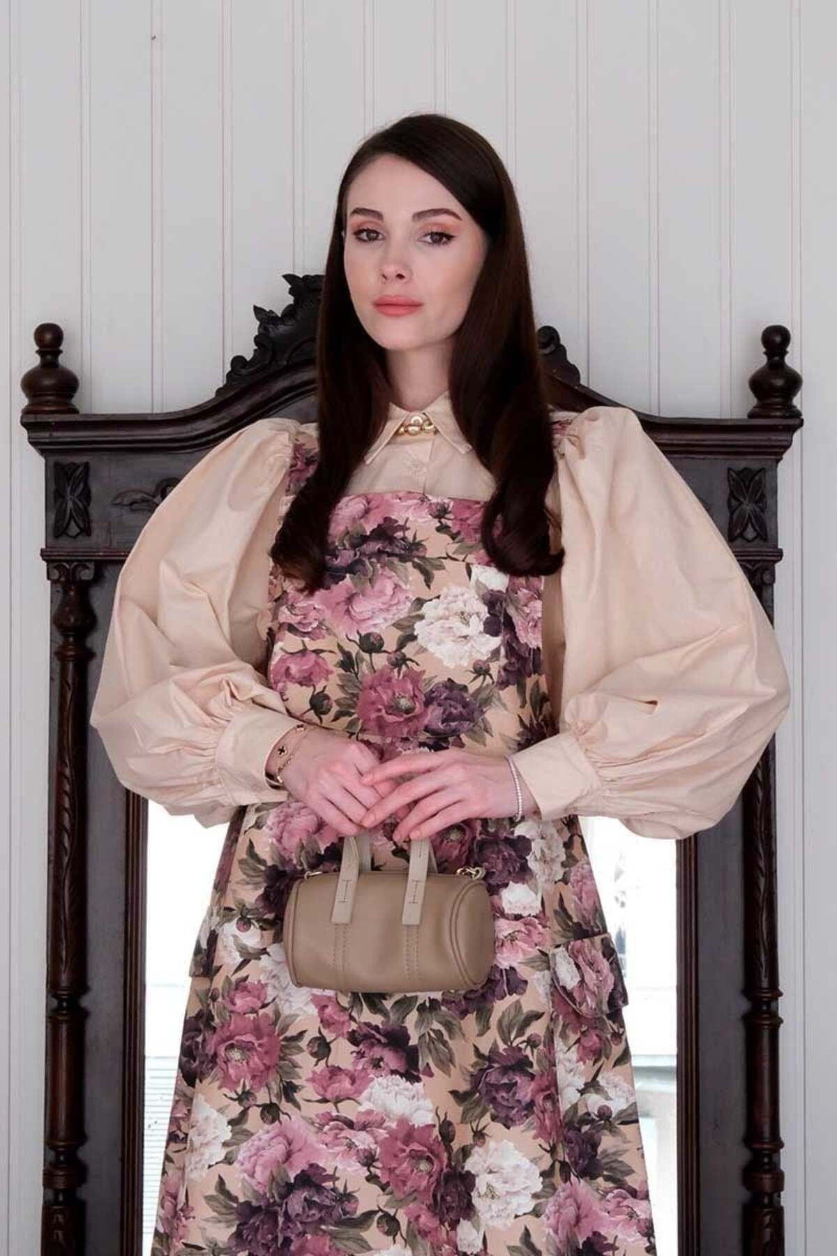 Ceylan Otantik-Purple Floral Print Linen Skirt Salopet & Cream Classic Collar Crop Shirt 3