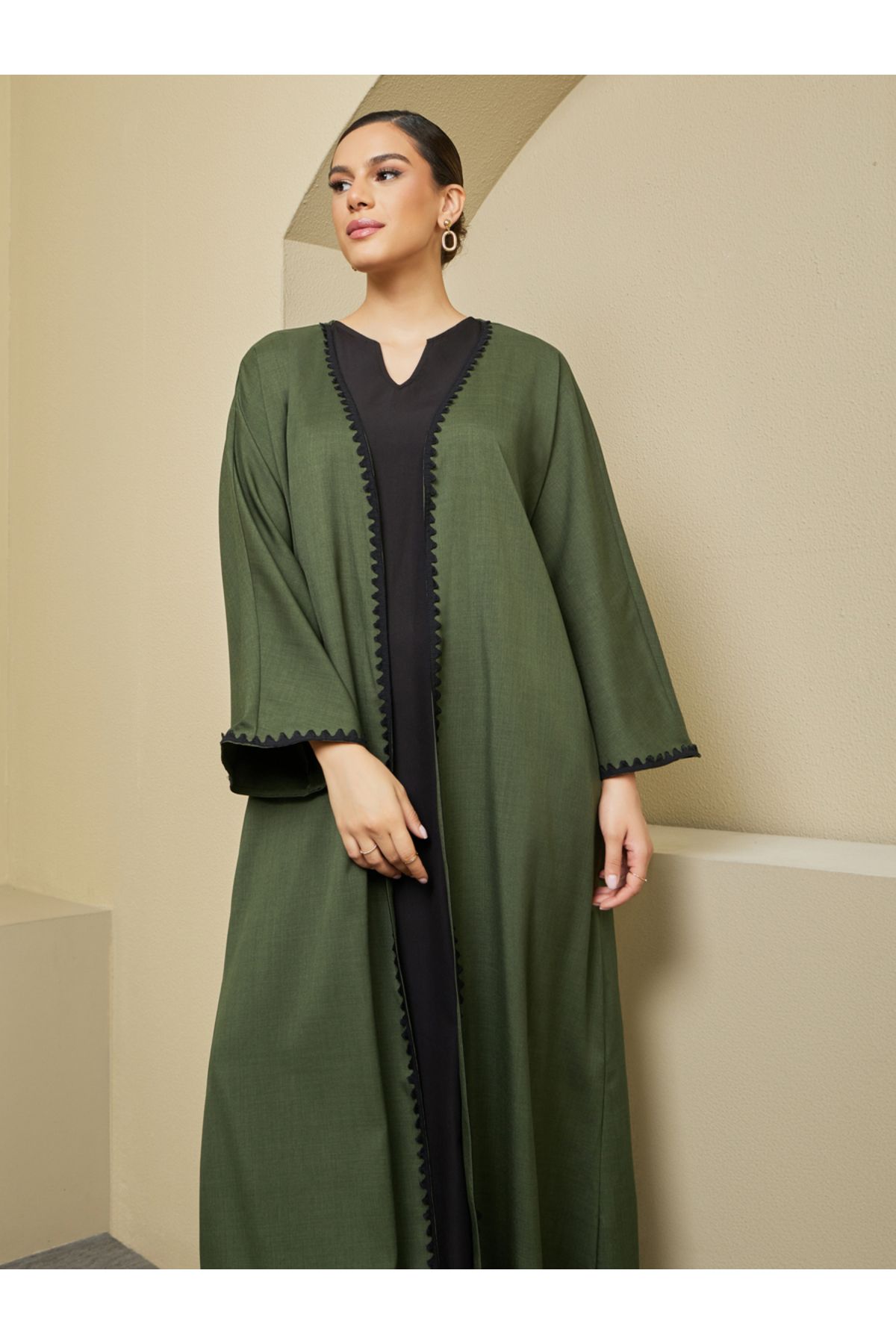 Styli-Regular Fit Abaya with Lace Trims Detail 3