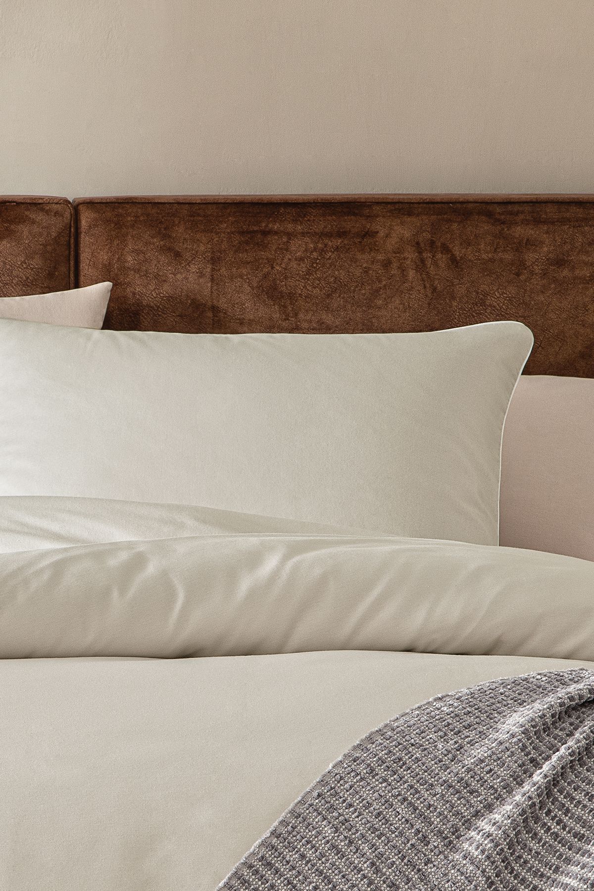 Puffy-Tau Beige Double Crepe Duvet Cover Set - Piping 2