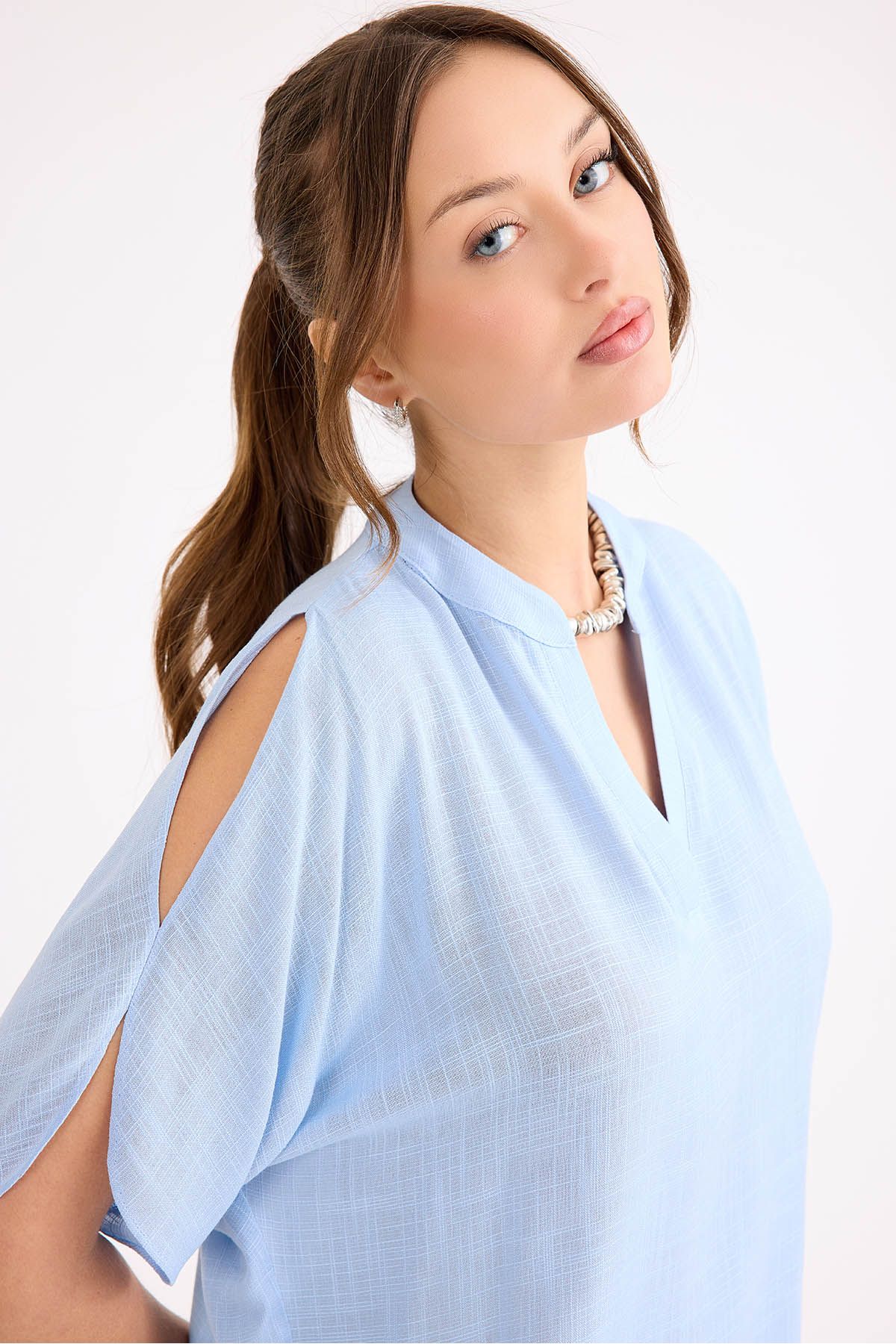 Vitrin-Judge Collar Sleeve Detailed Linen Blouse 2