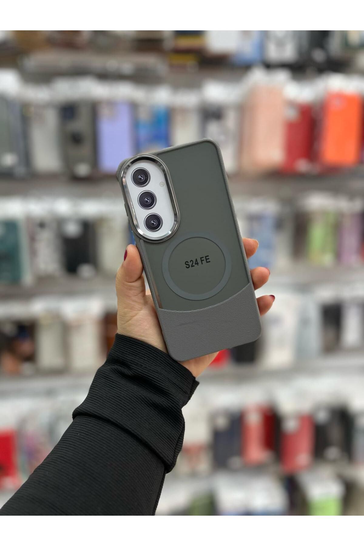 TECNOTREND Galaxy S24 FE modeline özel tasarlanmış, telefonunuzu tam olarak saran silikon kapak
