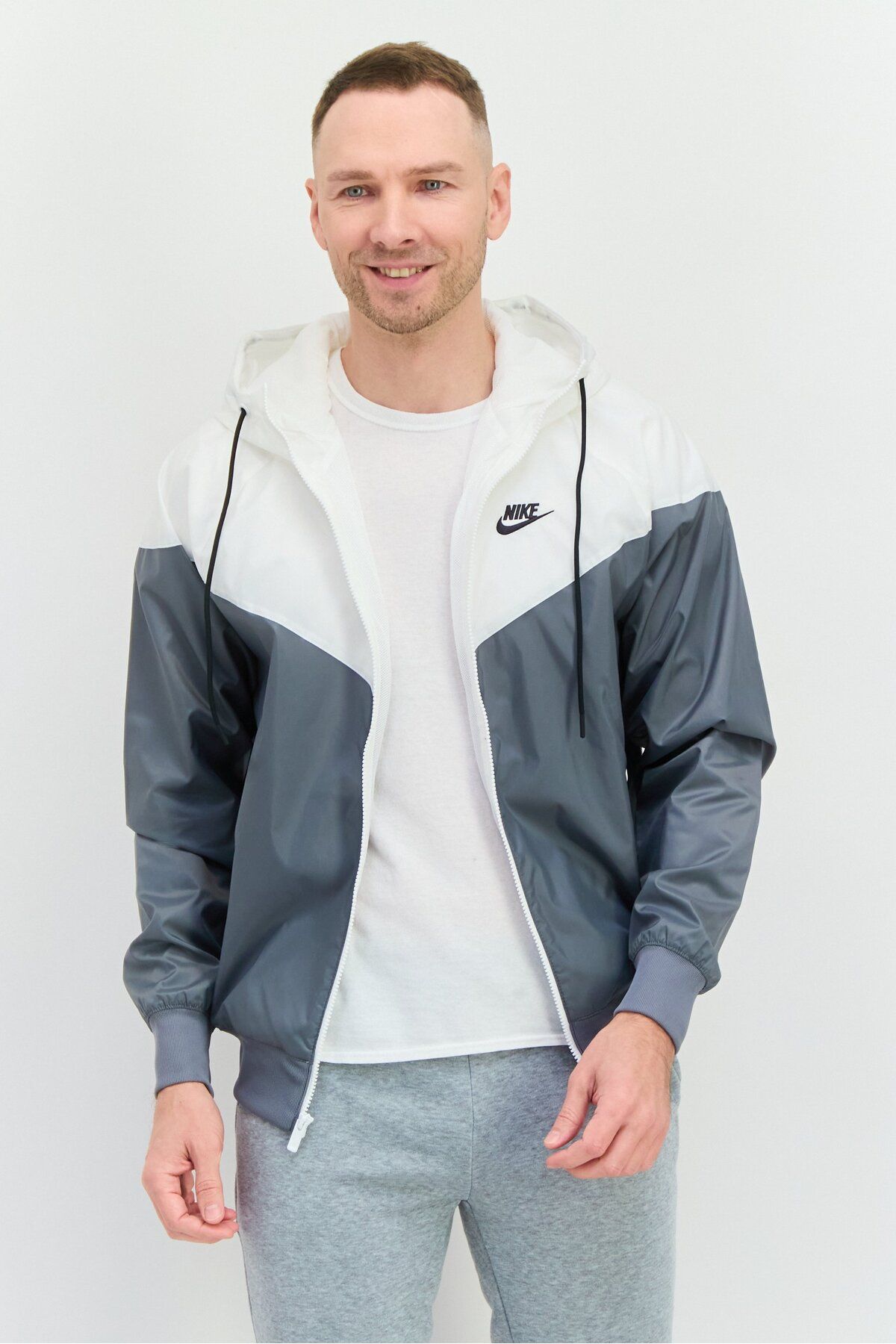 Nike-Men Sportswear Fit Embroidered Logo Outdoor Jacket, White 1