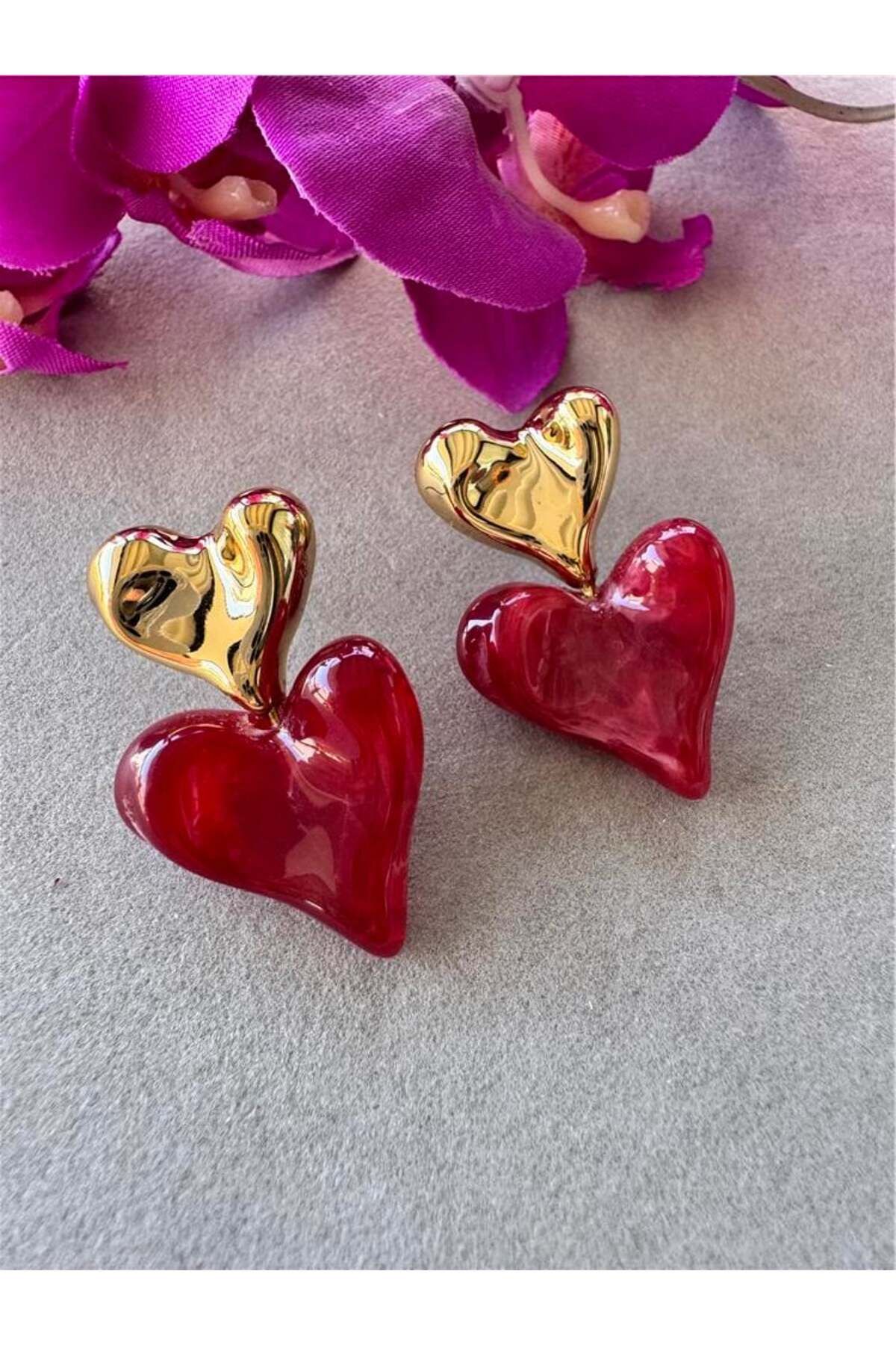 Pelin Aksesuar-Gold Heart Earrings with Red Stone 1