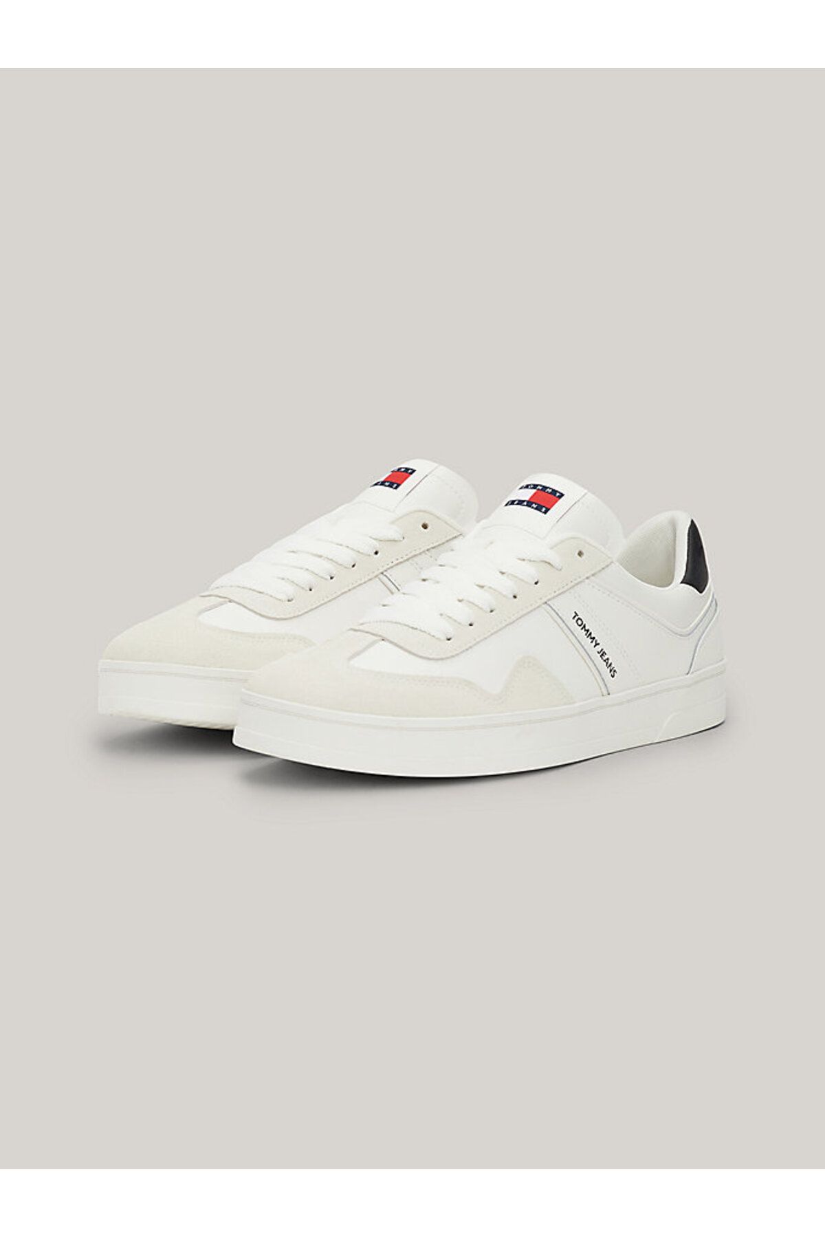 اسنیکر مردانه آرم مارک توری مبتنی بر لباس روزانه سفید EM0EM01414 YBL Tommy Hilfiger