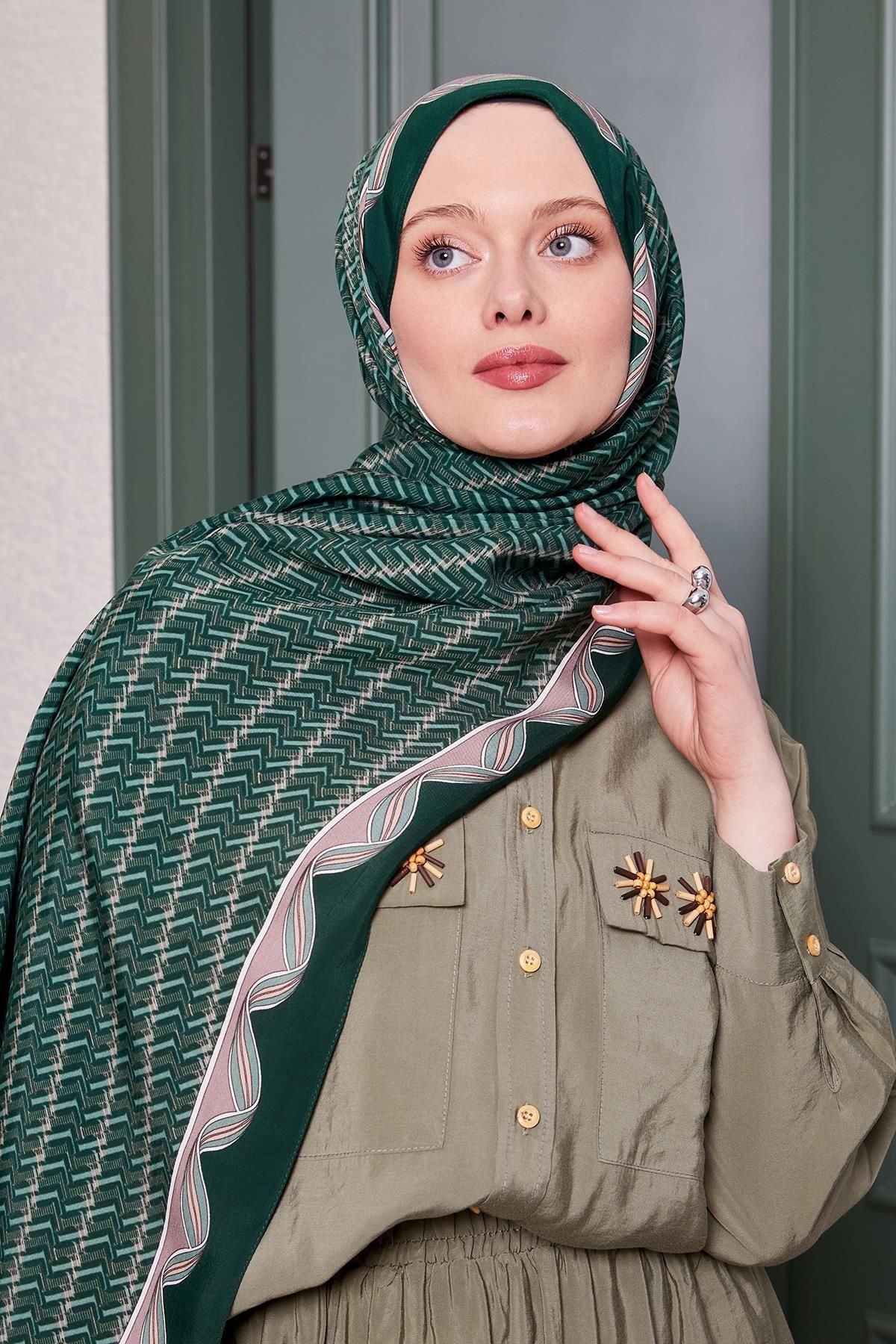 Levidor-Emerald Maze Pattern Royal Shawl 4