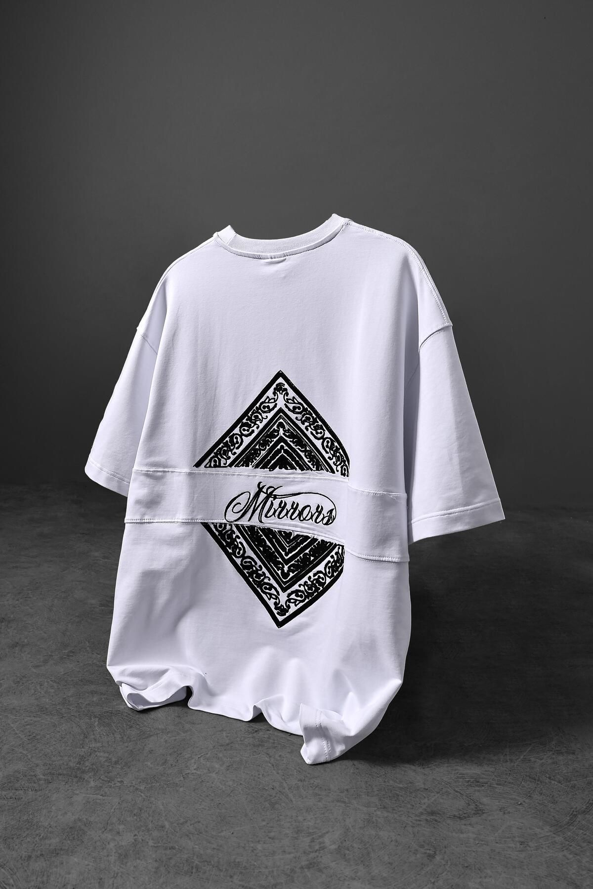 Slatra-Men's White Mirrors Streamline Embroidered Oversize Tshirt 1