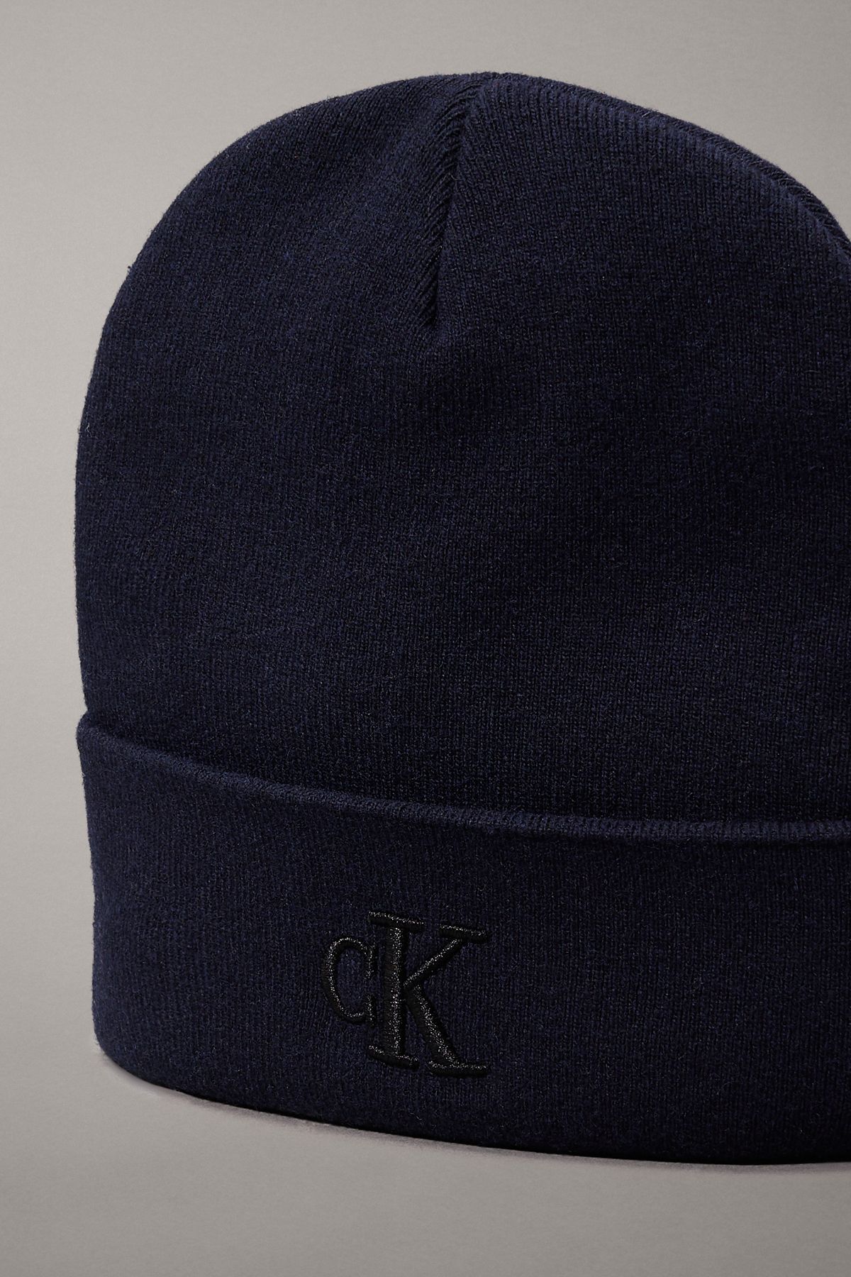 Calvin Klein Jeans-Mono Embro Geschenk Beanie und Handschuhe Set 8
