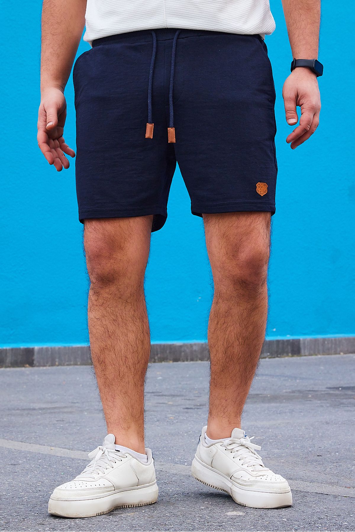 Trendyol Collection-Marineblaue kurze PU-Shorts – normale Passform, Gummibund, Schnürung TMNSS22SR0403 3