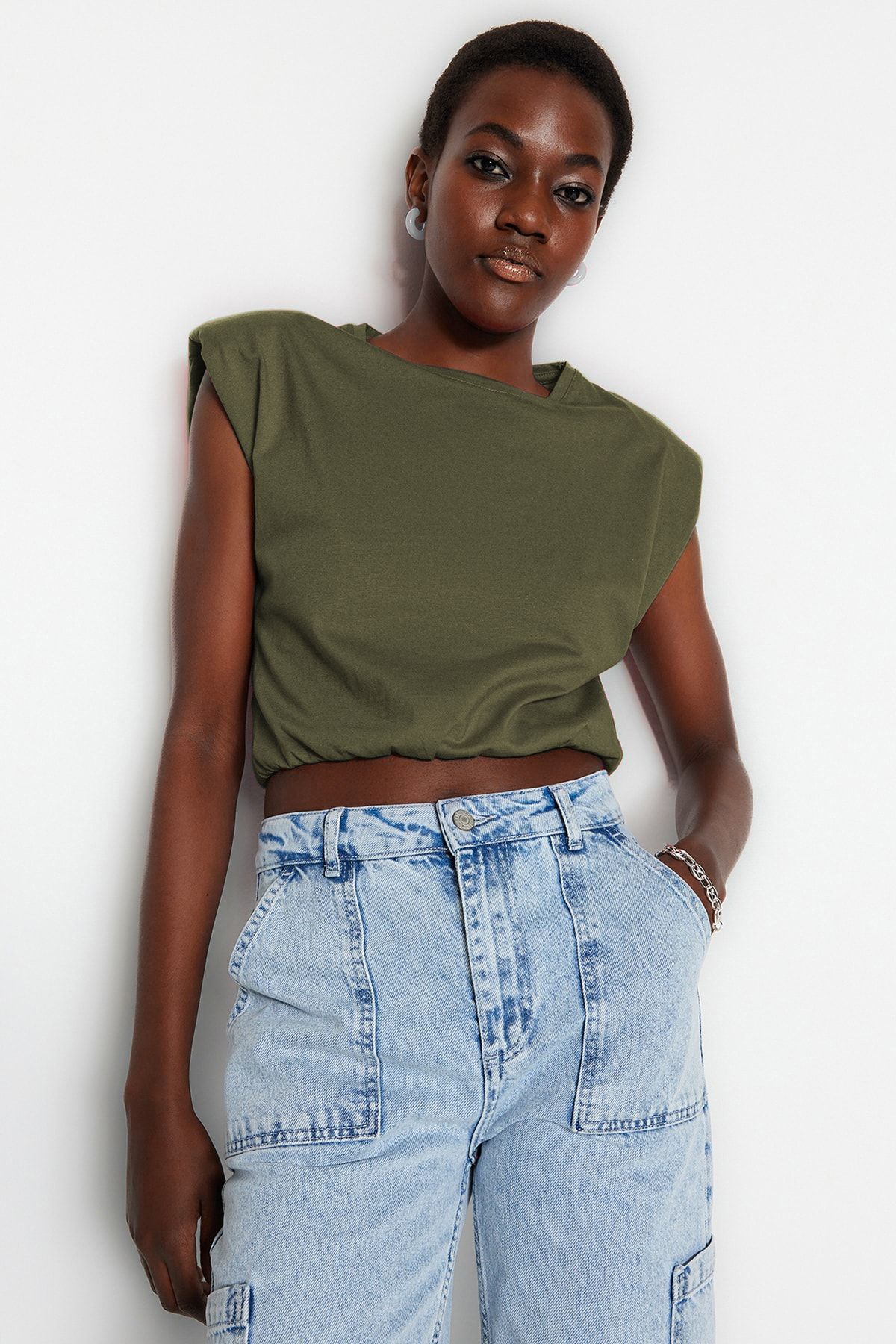 Trendyol Collection Koszulka Z Okrągłym Dekoltem W Kolorze Khaki, Wykonana W 100% Z Bawełny - Twoss21ts0379 Kobieta - XL