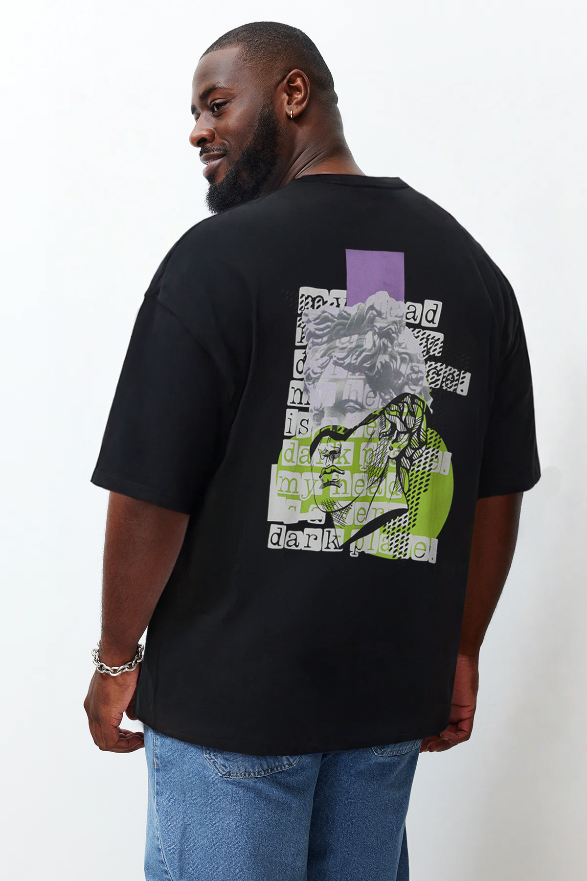 Trendyolmilla Man Büyük Beden Siyah Oversize/Geniş Kesim Sanatsal Sırt Baskılı Örme T-Shirt TMNSS25BF00020