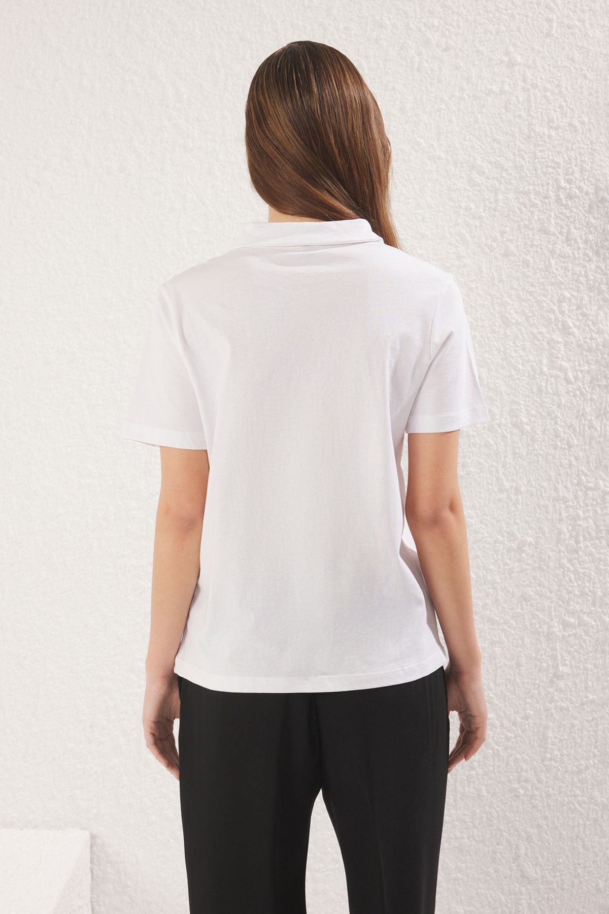 Trendyol Collection-Bílé Polo Neck Stone Detailní Regular/Normal Fit Pletené tričko Twoss25Ts00052 5