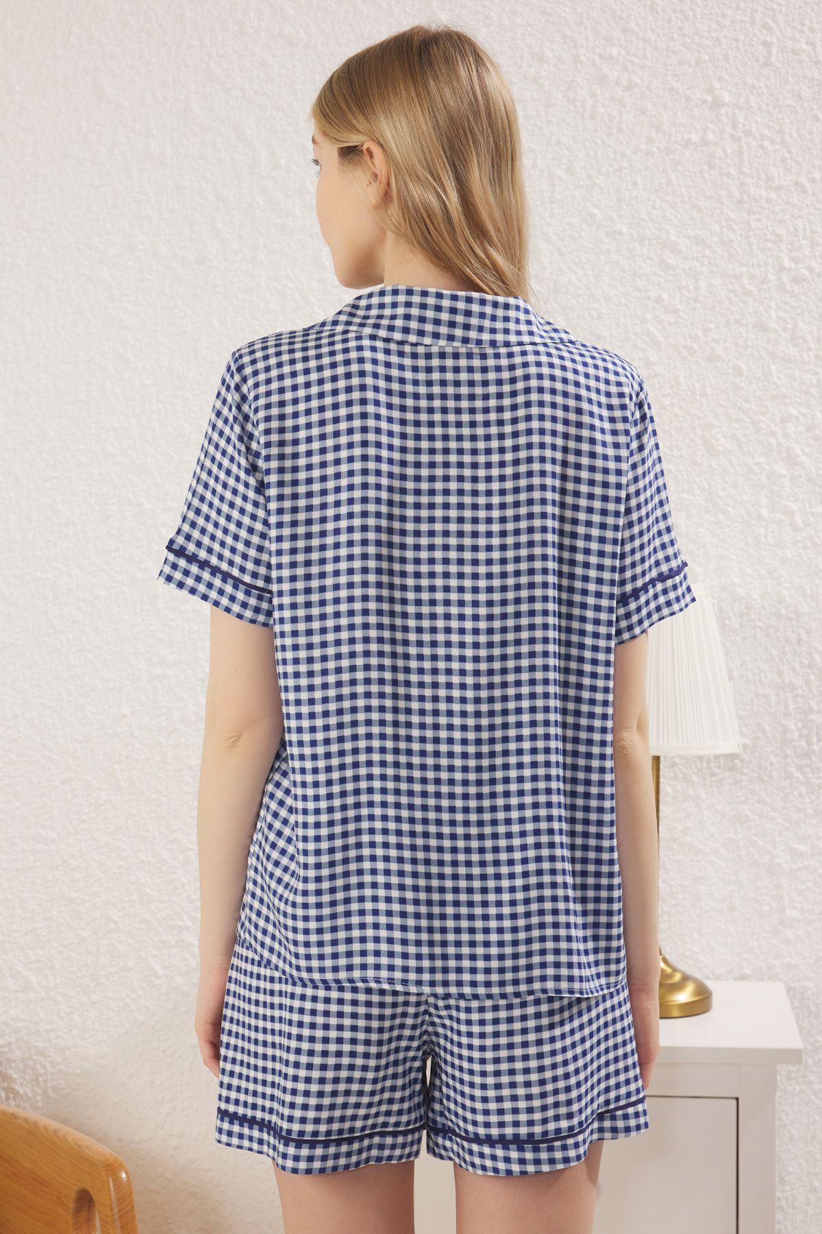 Trendyol Collection-Marineblaues, kariertes, gewebtes Pyjama-Set mit Schleife/Schleife und Viskose-Shorts THMSS25PT00279 5