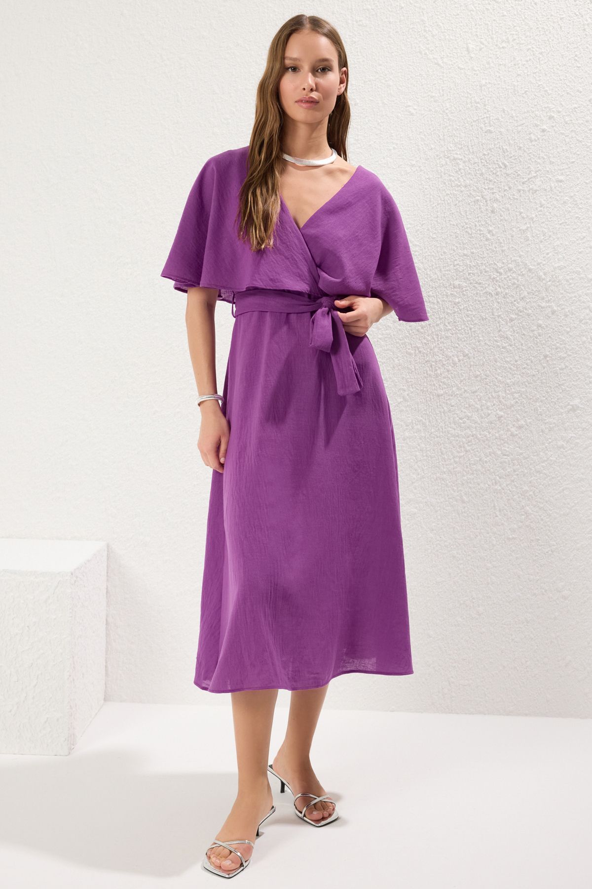 Trendyol Collection Fioletowa Sukienka Midi Z Dwurzędowym Dekoltem W Kształcie Litery A, Z Lnianego Materiału Twoss25el00124 Kobieta - 42