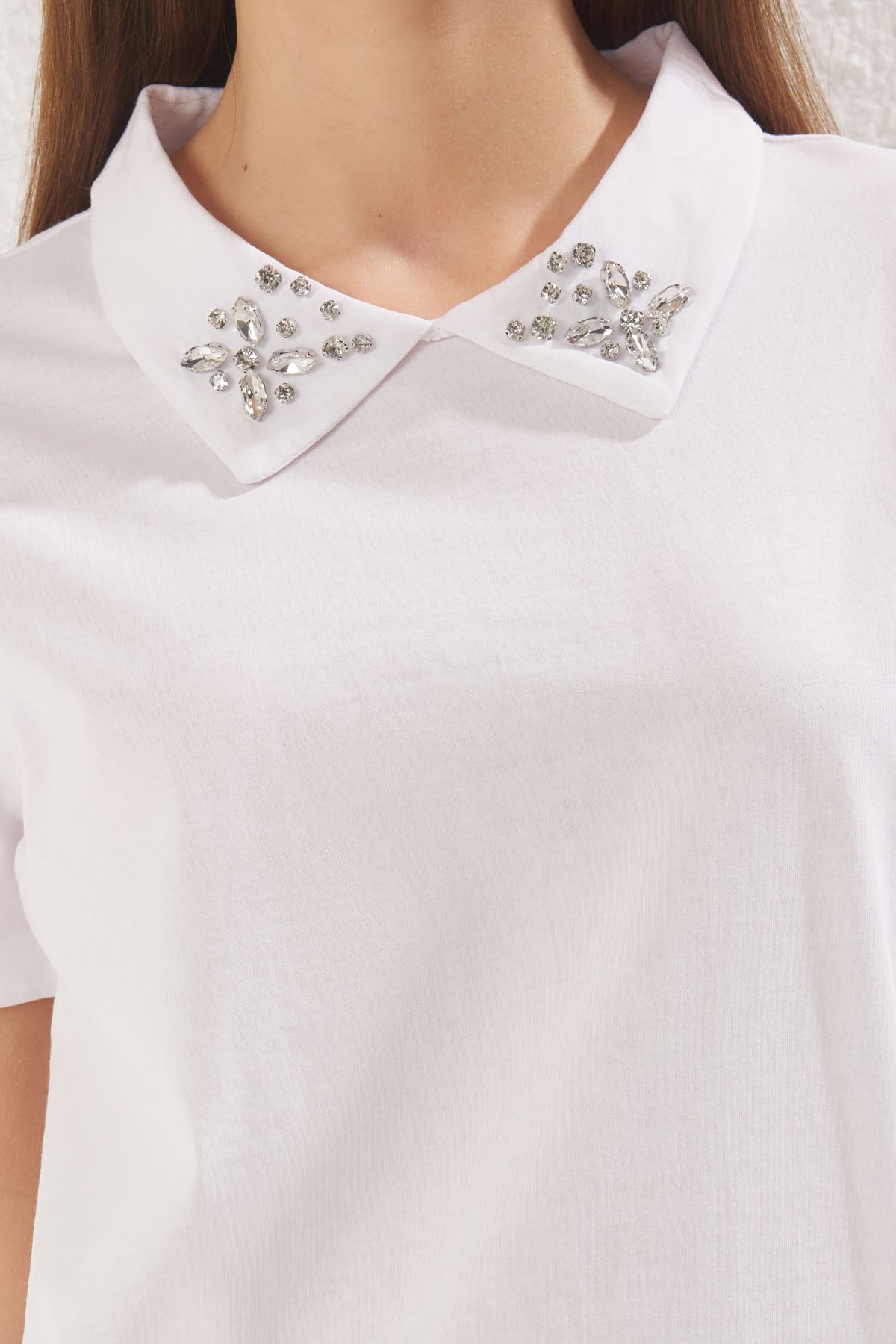 Trendyol Collection-Bílé Polo Neck Stone Detailní Regular/Normal Fit Pletené tričko Twoss25Ts00052 2