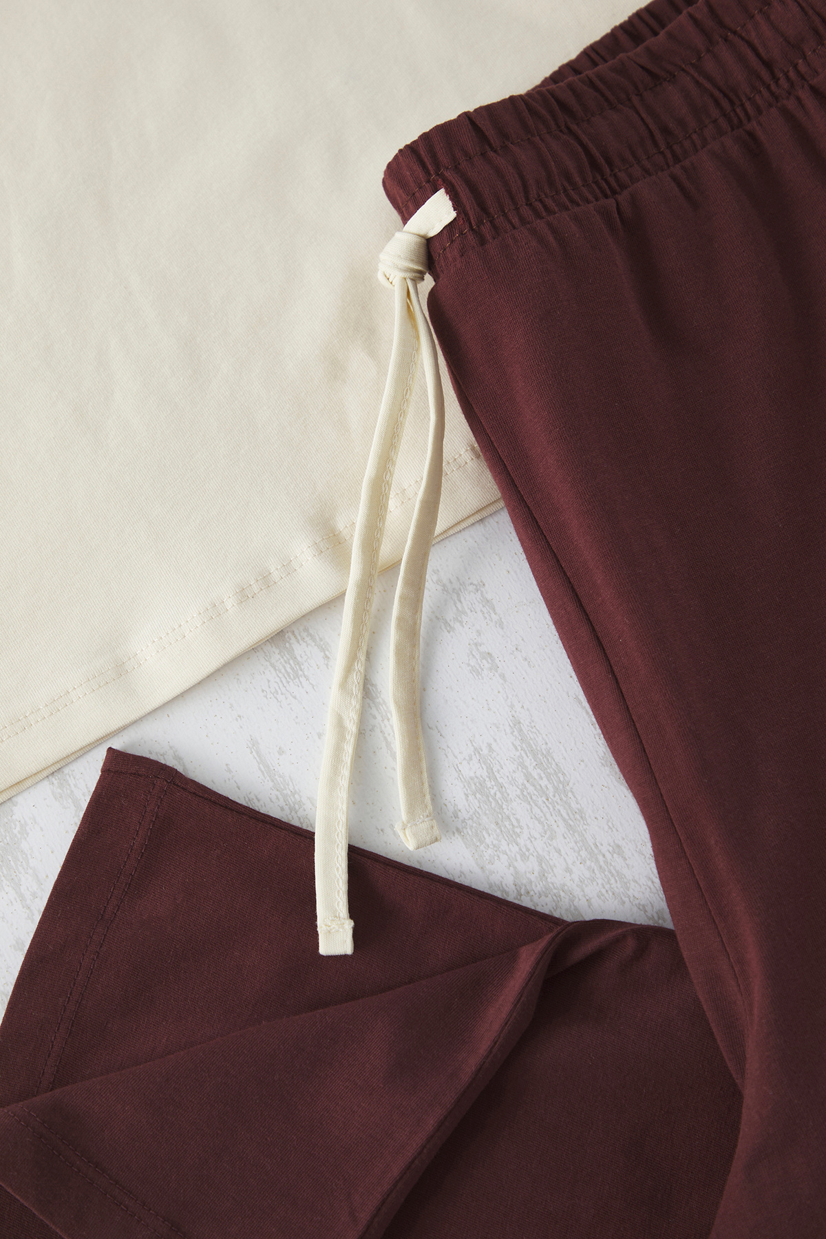 Trendyol Curve-Braunes Bambi-Strick-Pyjama-Set mit gemusterten Trägern TBBSS25AI00033 2