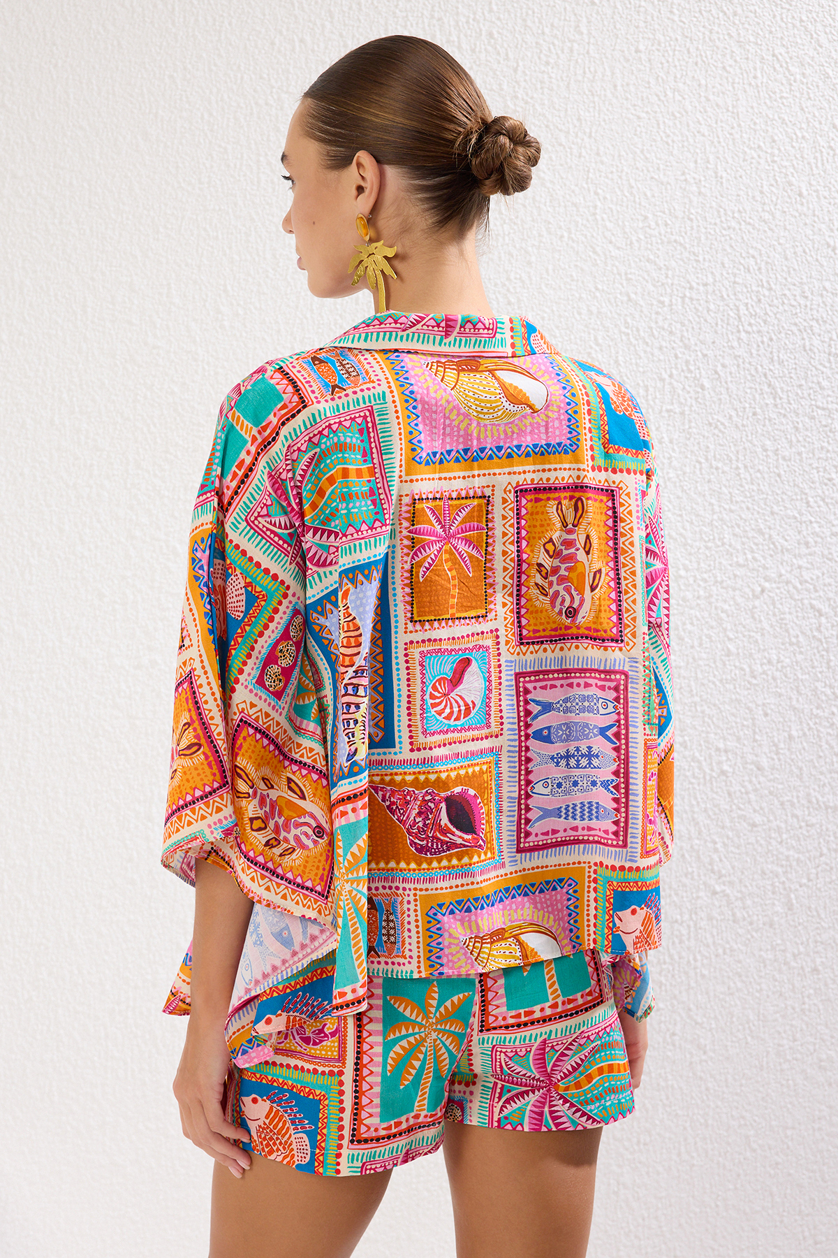 Trendyolmilla  Plaj Giyim %100 Pamuk Tropikal Desenli Dokuma Gömlek-Şort Takım TBESS25AU00033 - Görsel 5