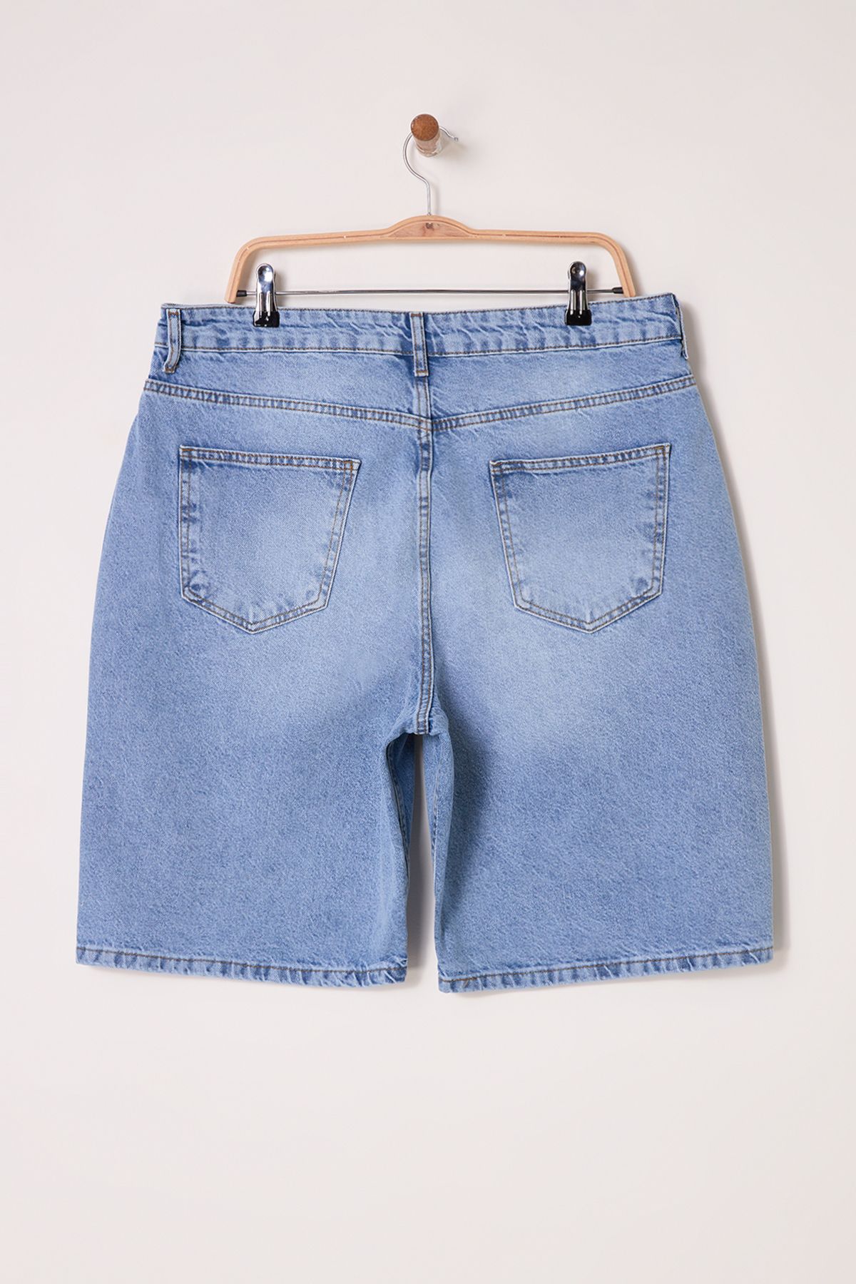 Trendyol Curve-Světle modré šortky Straight Fit Denim Plus Size s vysokým pasem Tbbss25Ap00016 5