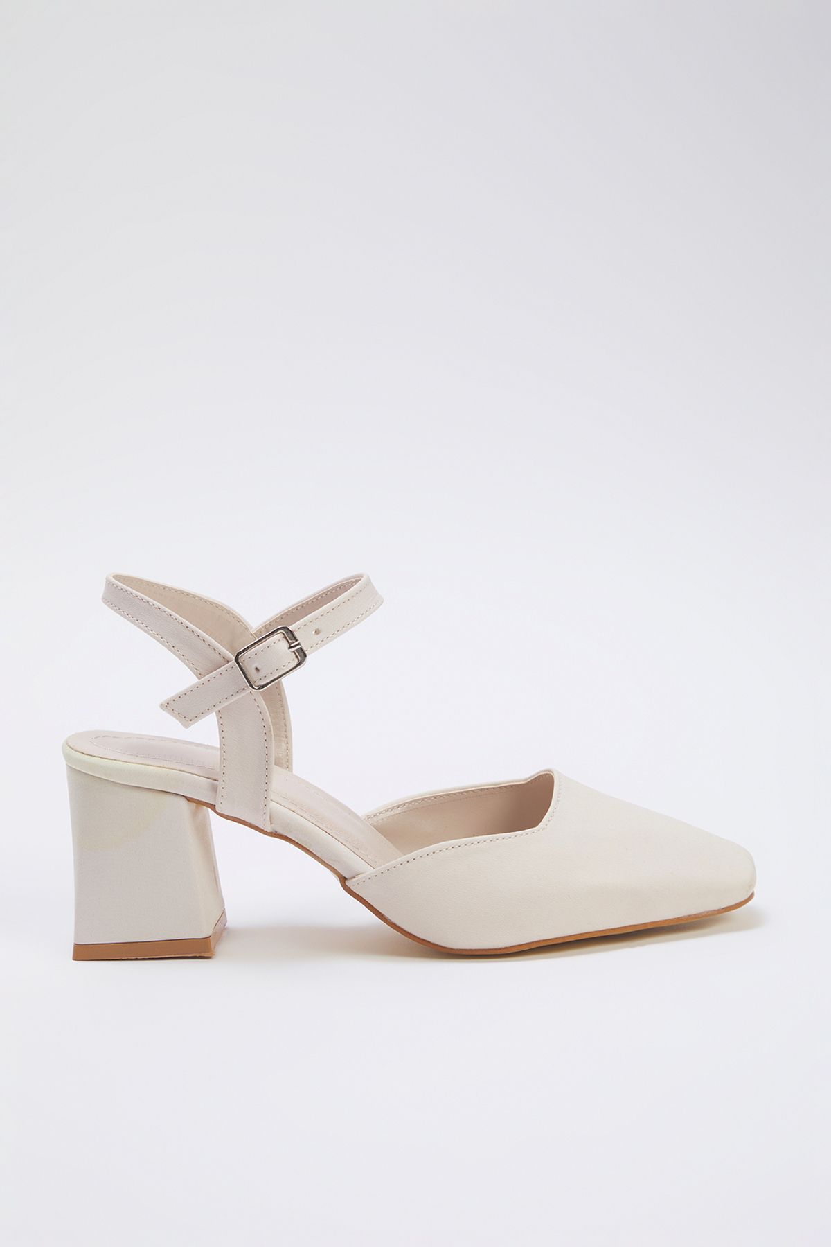 TRENDYOL SHOES-Beigefarbene Damenschuhe mit Knöchelriemen und quadratischer Zehenpartie und Blockabsatz TAKSS25TO00052 3