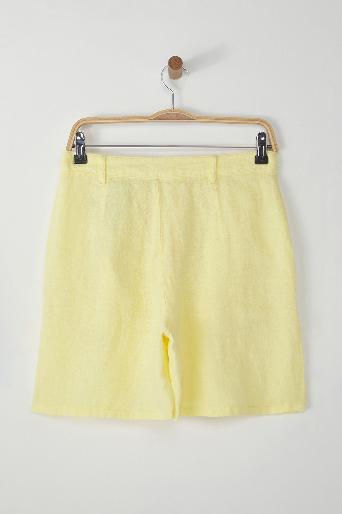 Trendyolmilla  Sarı %100 Keten Pileli Yüksek Bel Şort TWOSS24SR00093 - Görsel 6