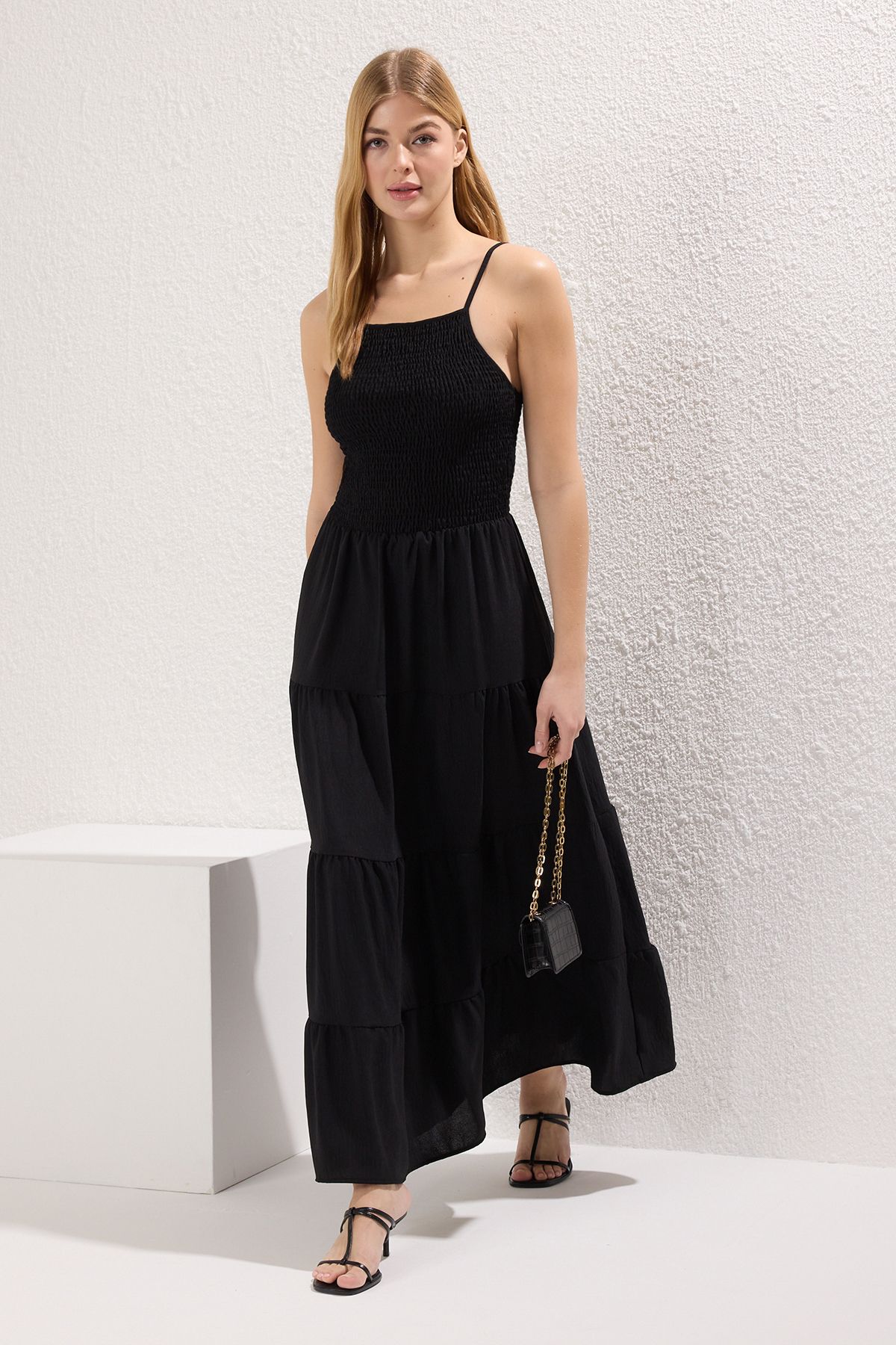 Trendyol Collection Czarna Prosta Sukienka Maxi Z Tkaniny Gimpedowej Twoss25el00586 Kobieta - 38