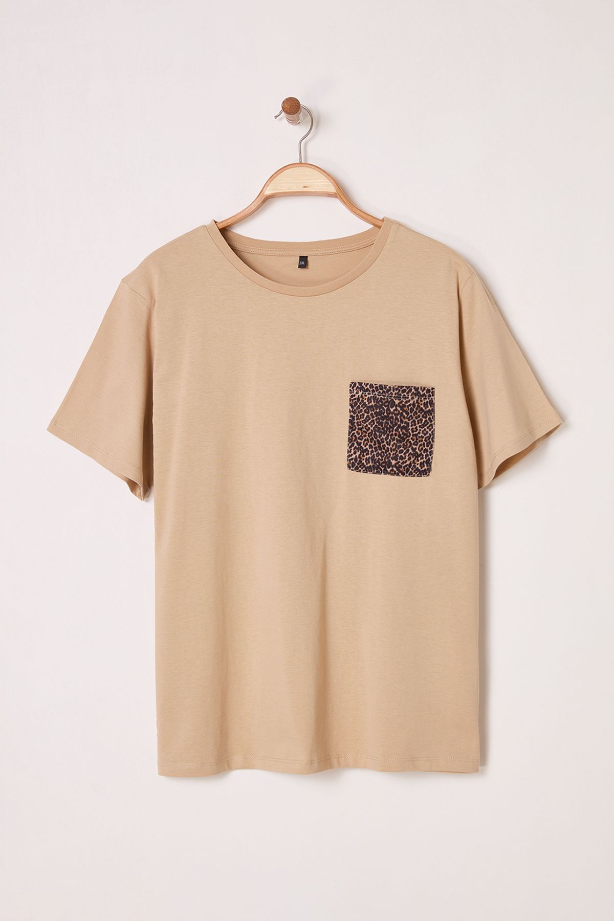 Trendyol Curve-Beige Oversize Printed Cotton T-Shirt with Pocket Lining, Plus Size Tbbss24Bf00059 5