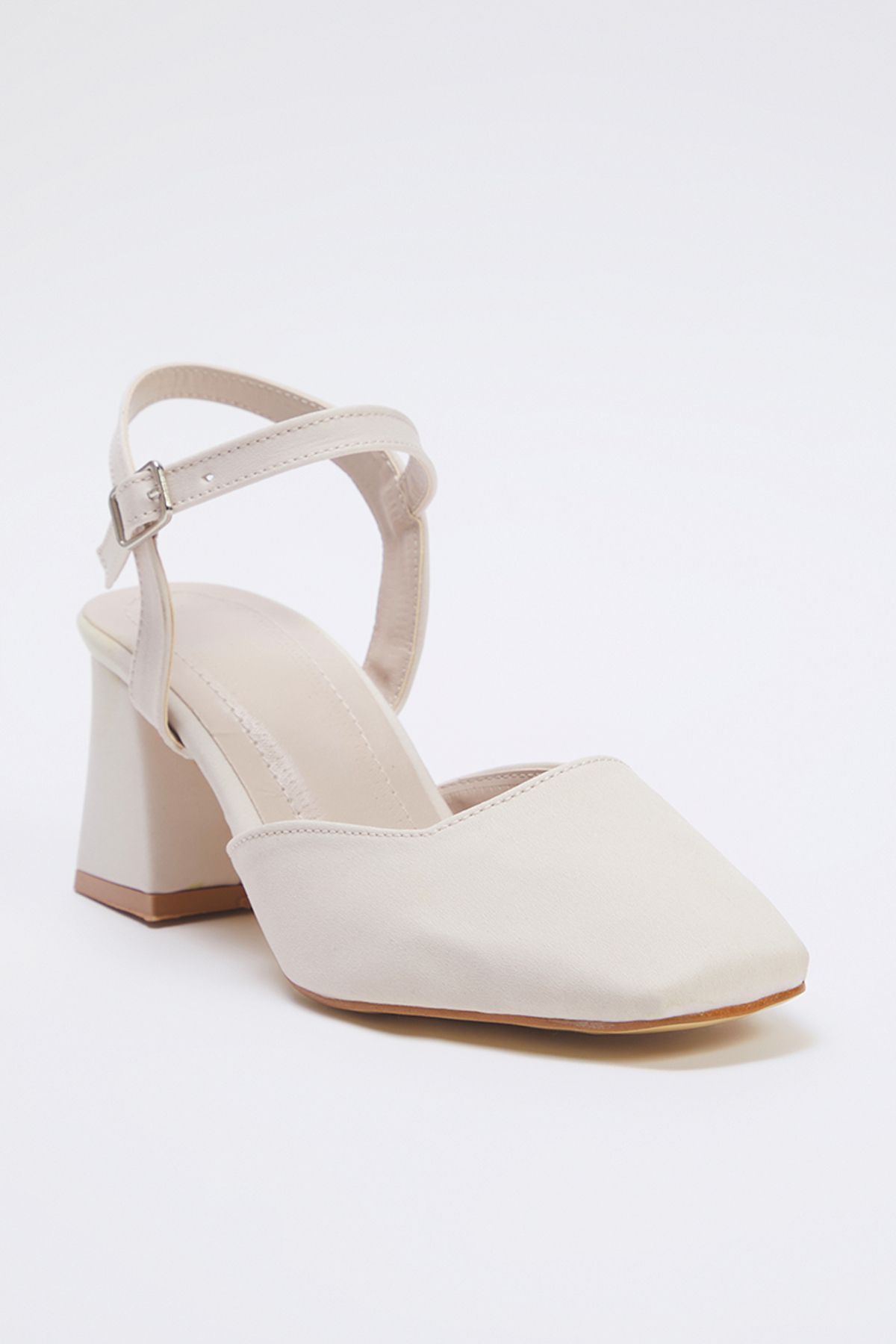 TRENDYOL SHOES-Beigefarbene Damenschuhe mit Knöchelriemen und quadratischer Zehenpartie und Blockabsatz TAKSS25TO00052 5